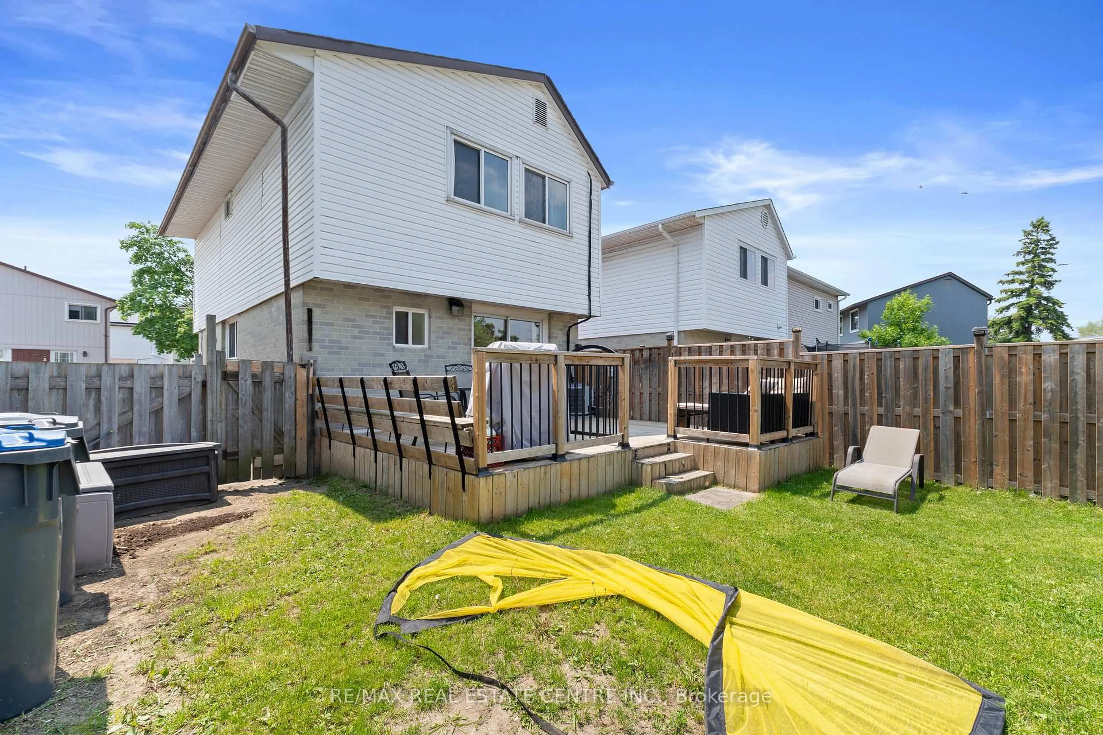Patio, street for 30 Gold Pine Crt, Brampton Ontario L6S 2K6