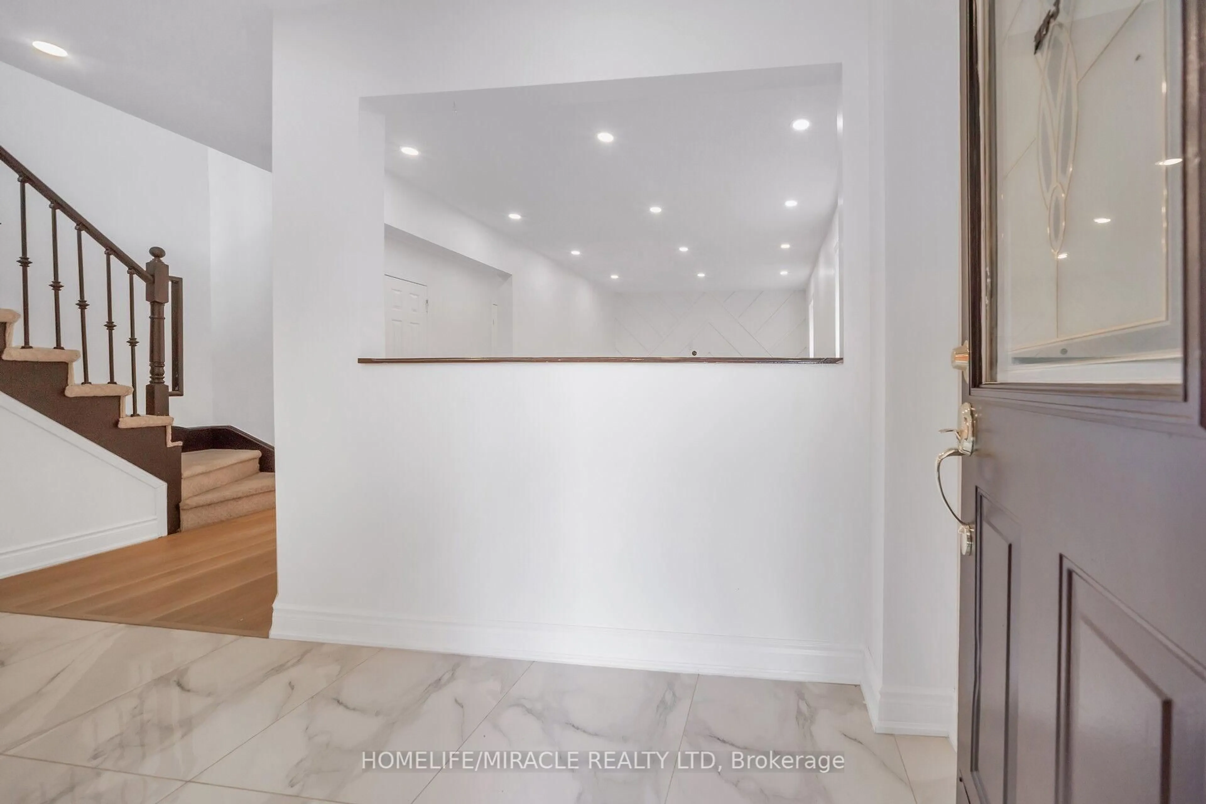 Indoor foyer for 322 Perry Rd, Orangeville Ontario L9W 4Z1