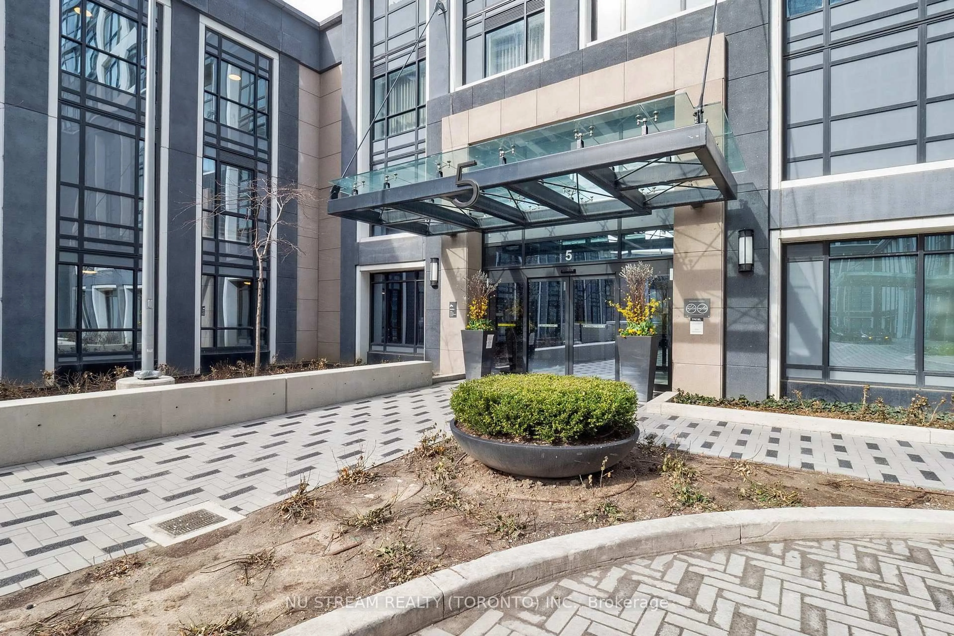 Indoor foyer for 5 Mabelle Ave #327, Toronto Ontario M9A 0C8