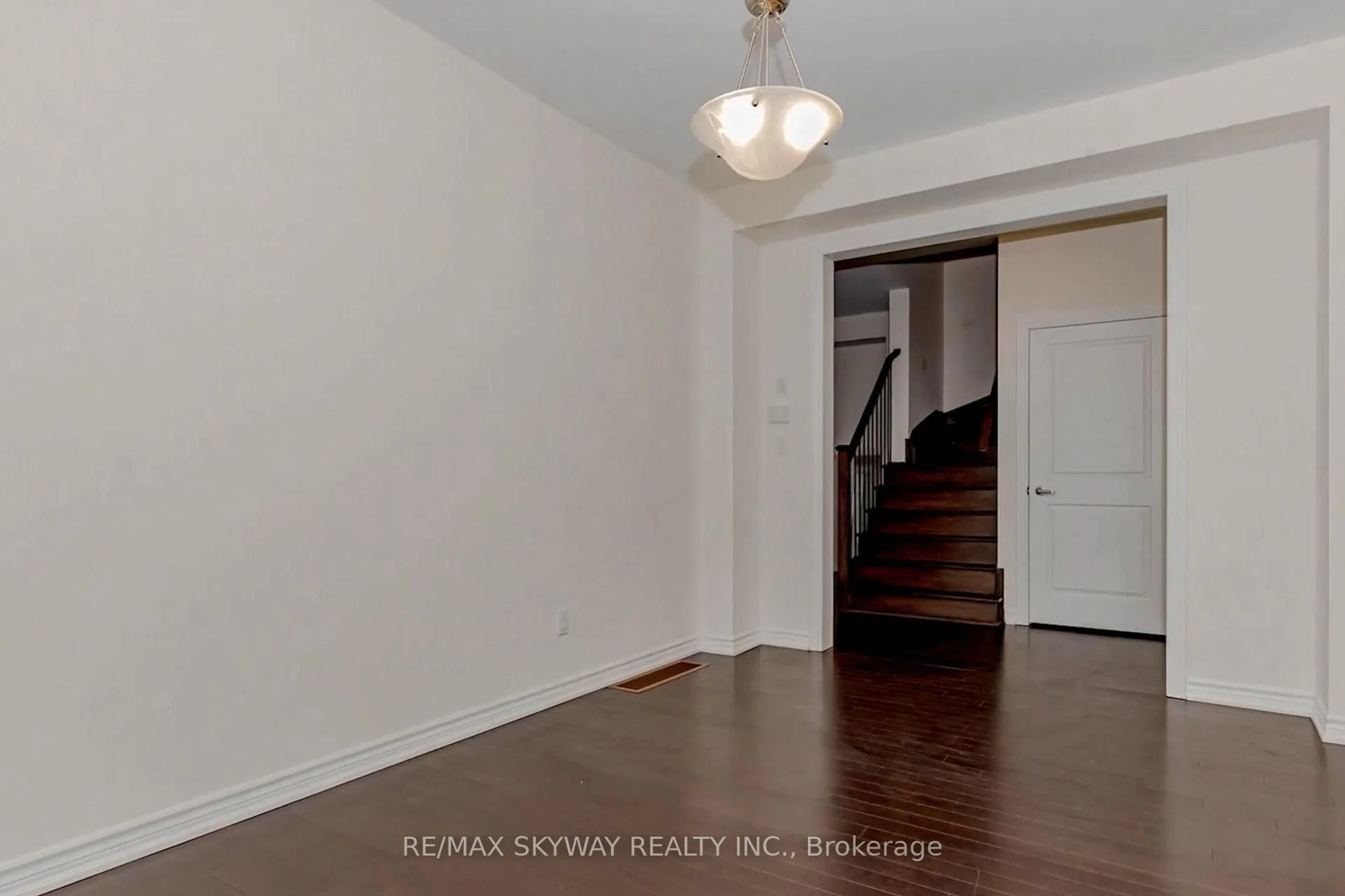 A pic of a room for 29 Thornvalley Terr, Caledon Ontario L7C 4H9