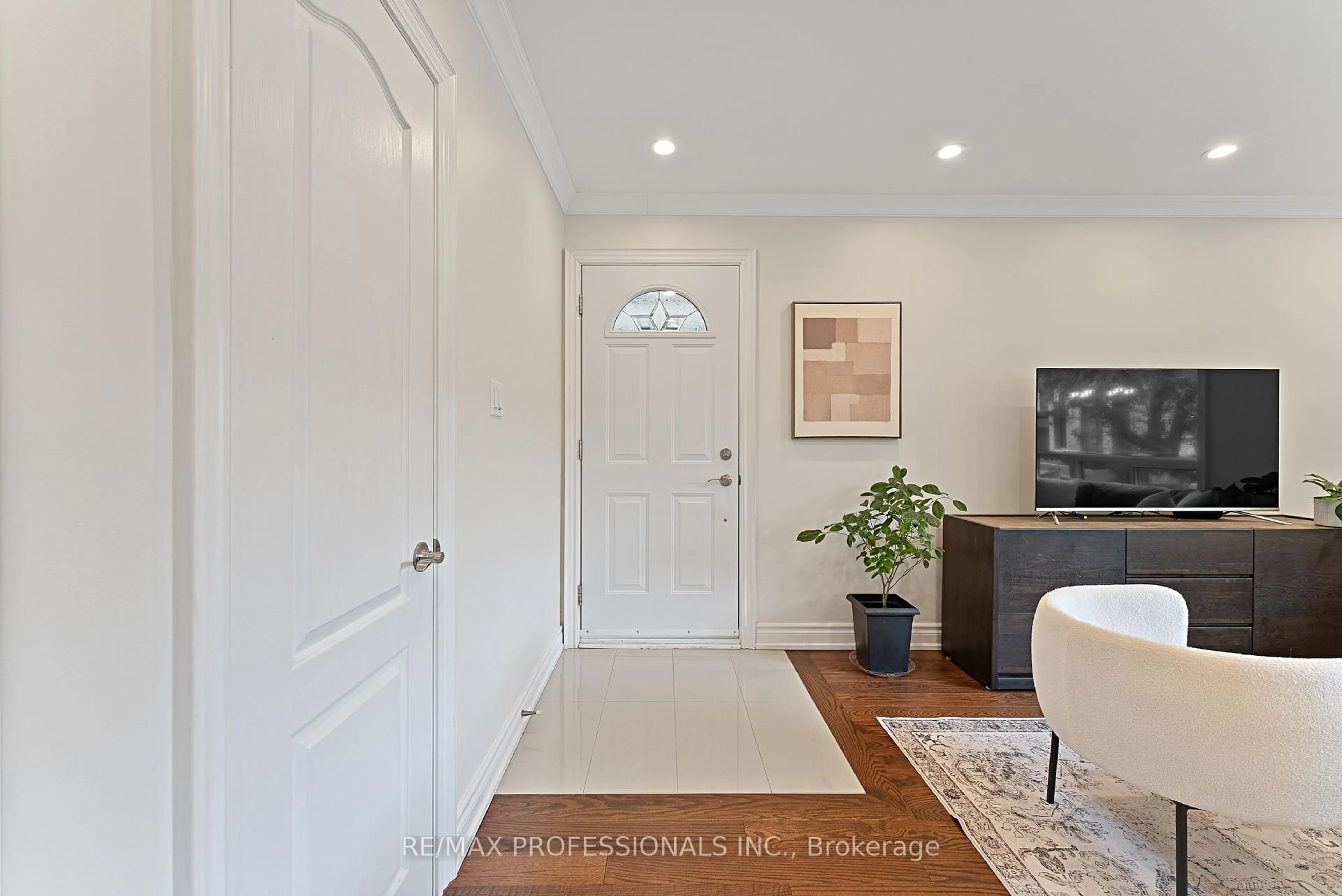 Indoor entryway for 24 Castlebar Rd, Toronto Ontario M8Z 2J5