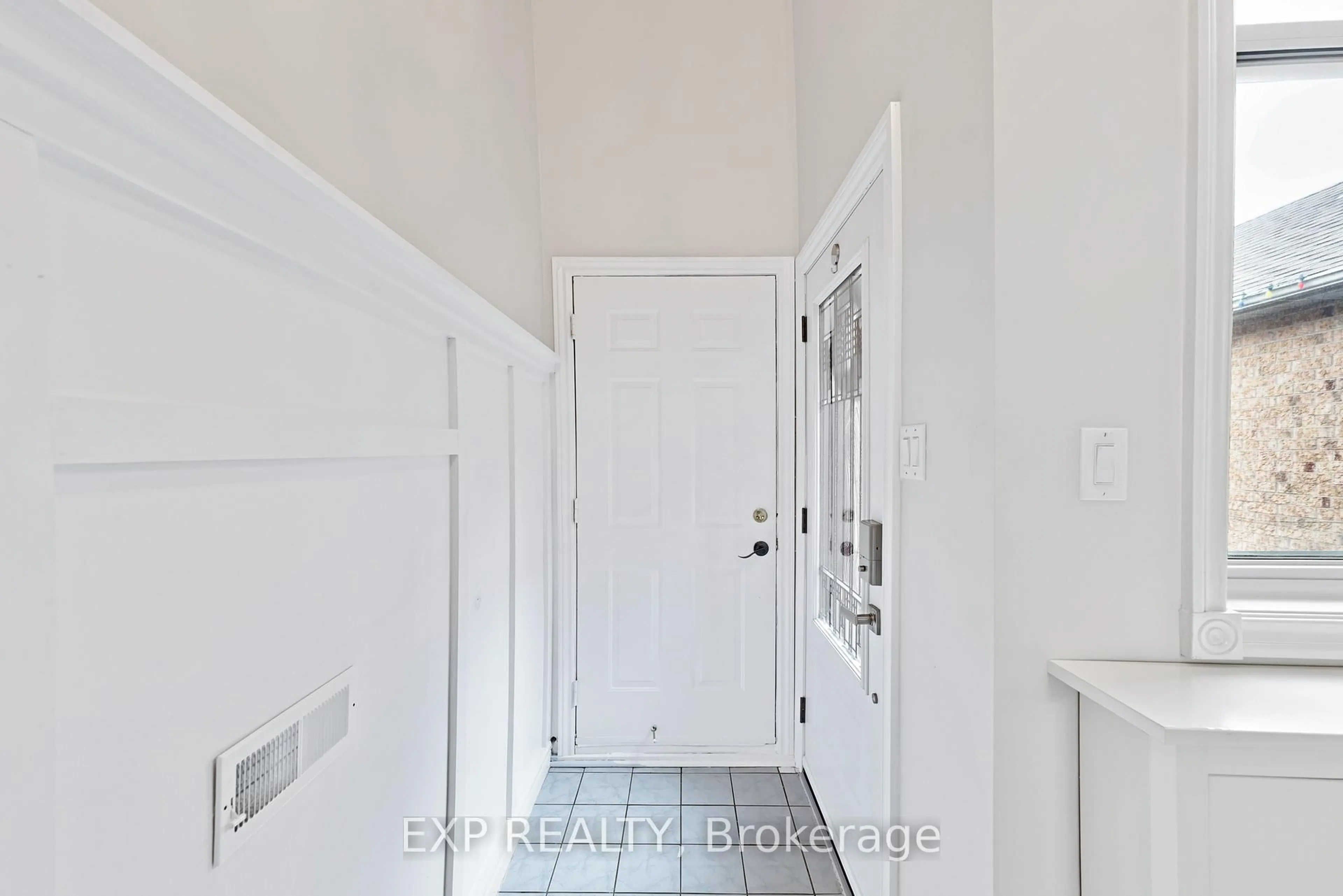 Indoor entryway for 19 Silkwood Cres, Brampton Ontario L6X 4L1