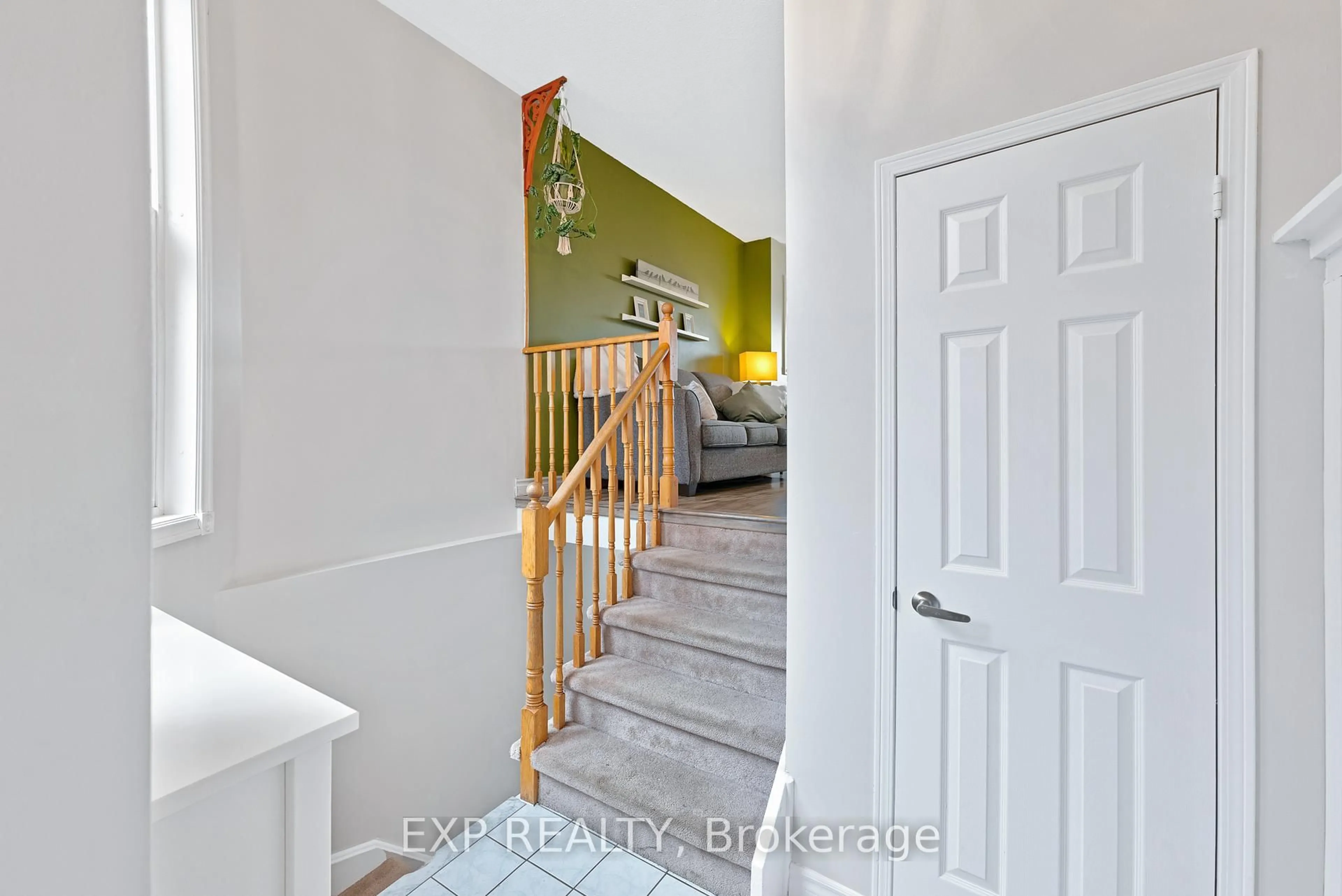 Indoor entryway for 19 Silkwood Cres, Brampton Ontario L6X 4L1