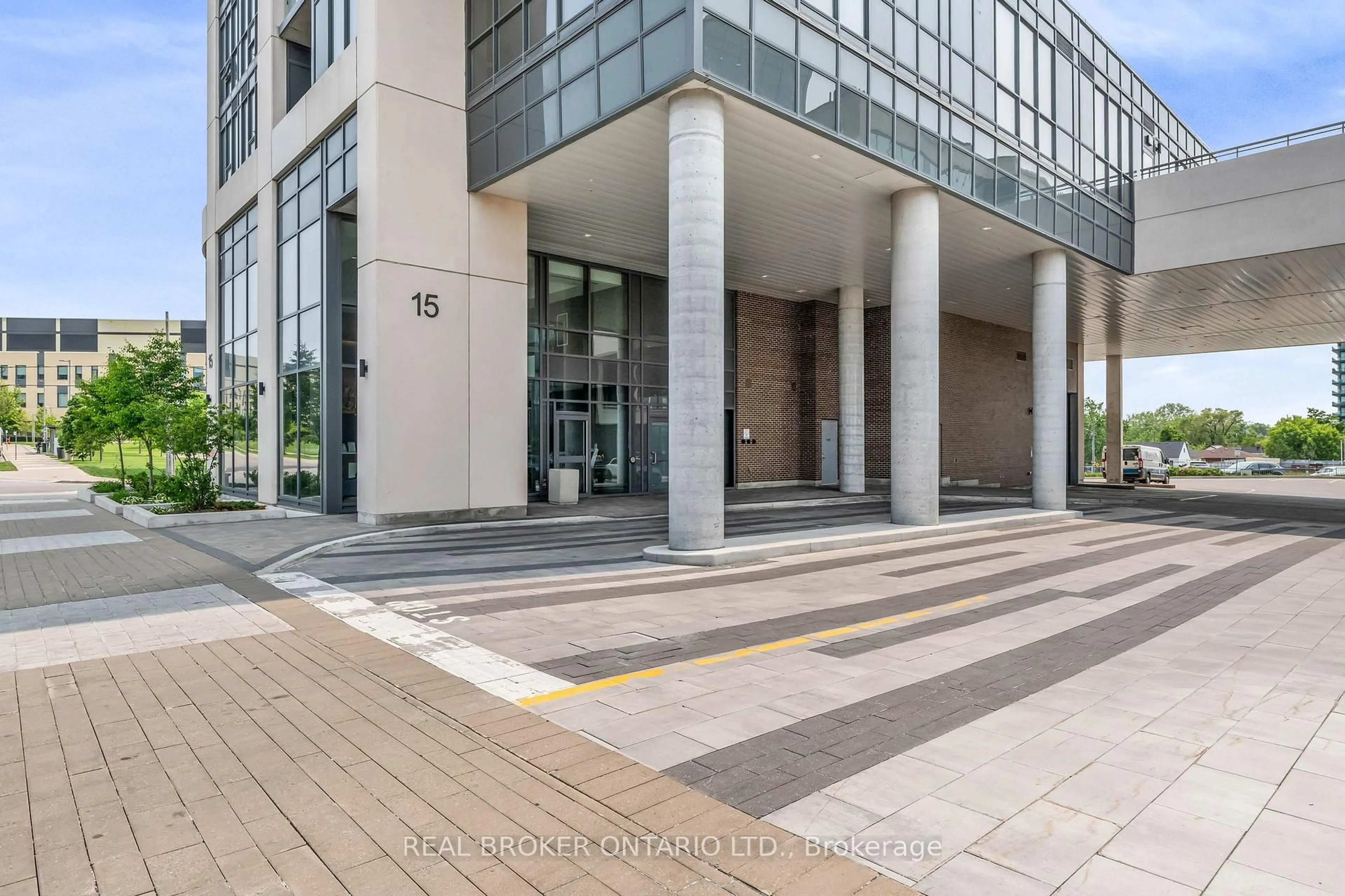 Indoor foyer for 15 Lynch St #1904, Brampton Ontario L6W 0C7