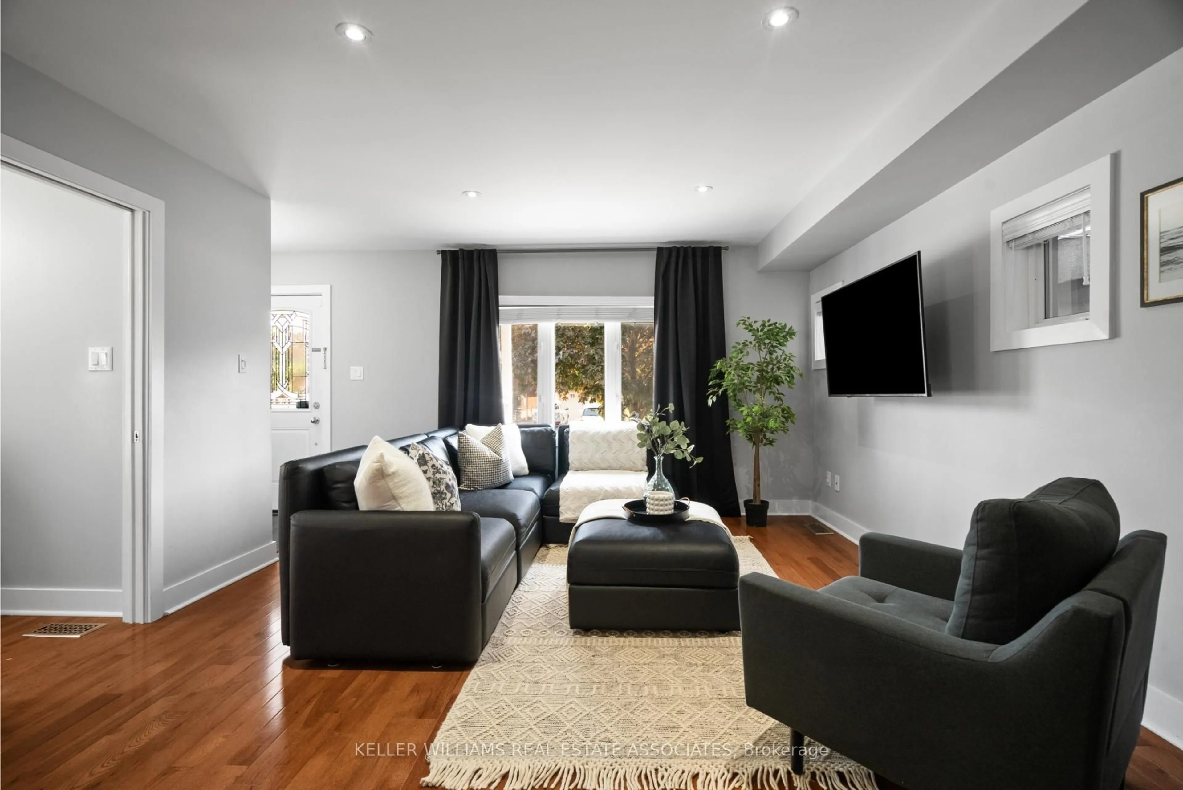 Living room with furniture, unknown for 296 Melrose St, Toronto Ontario M8Z 1G6