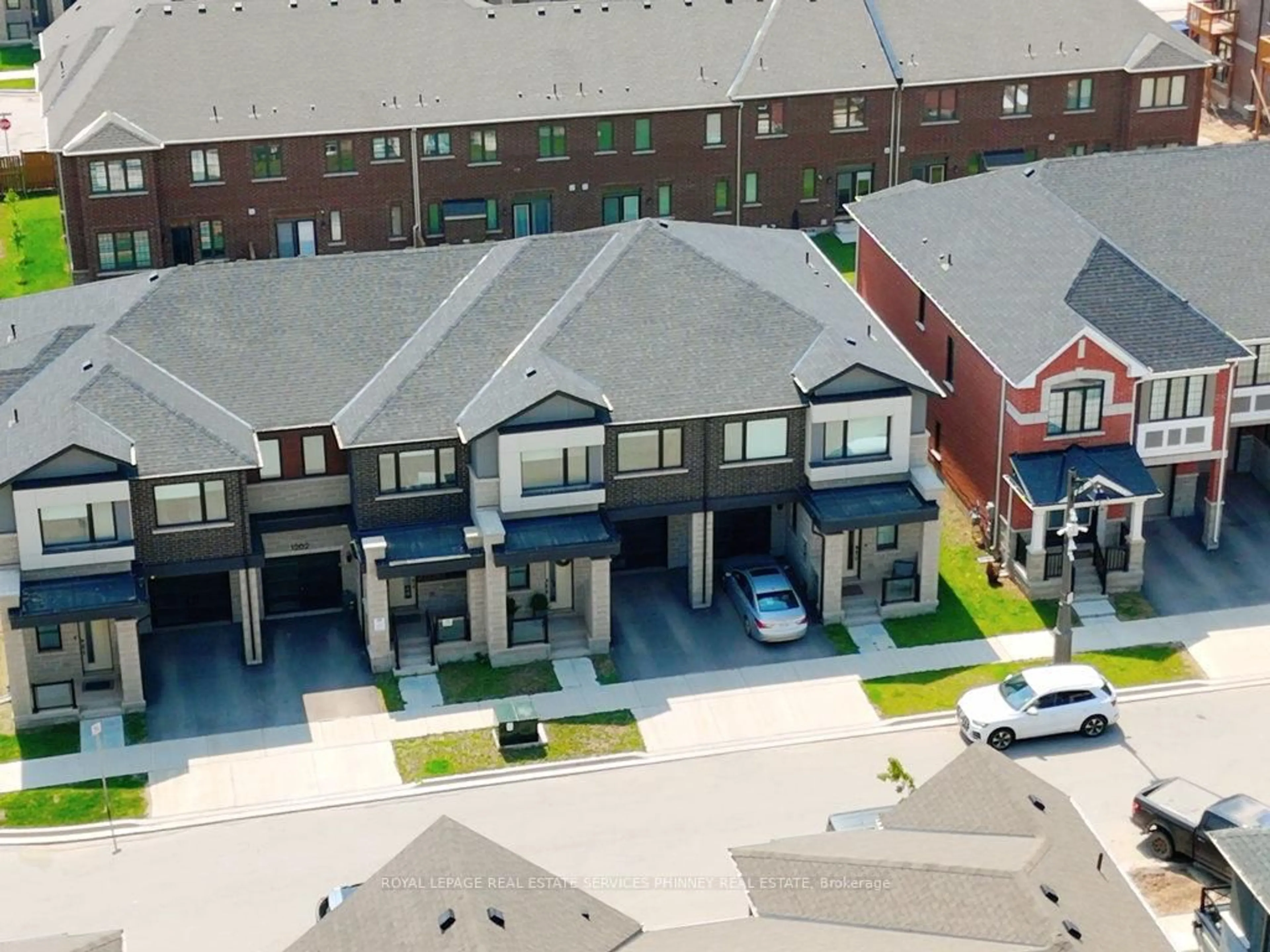 A pic from outside/outdoor area/front of a property/back of a property/a pic from drone, street for 1200 Anson Gate, Oakville Ontario L6H 3Z9