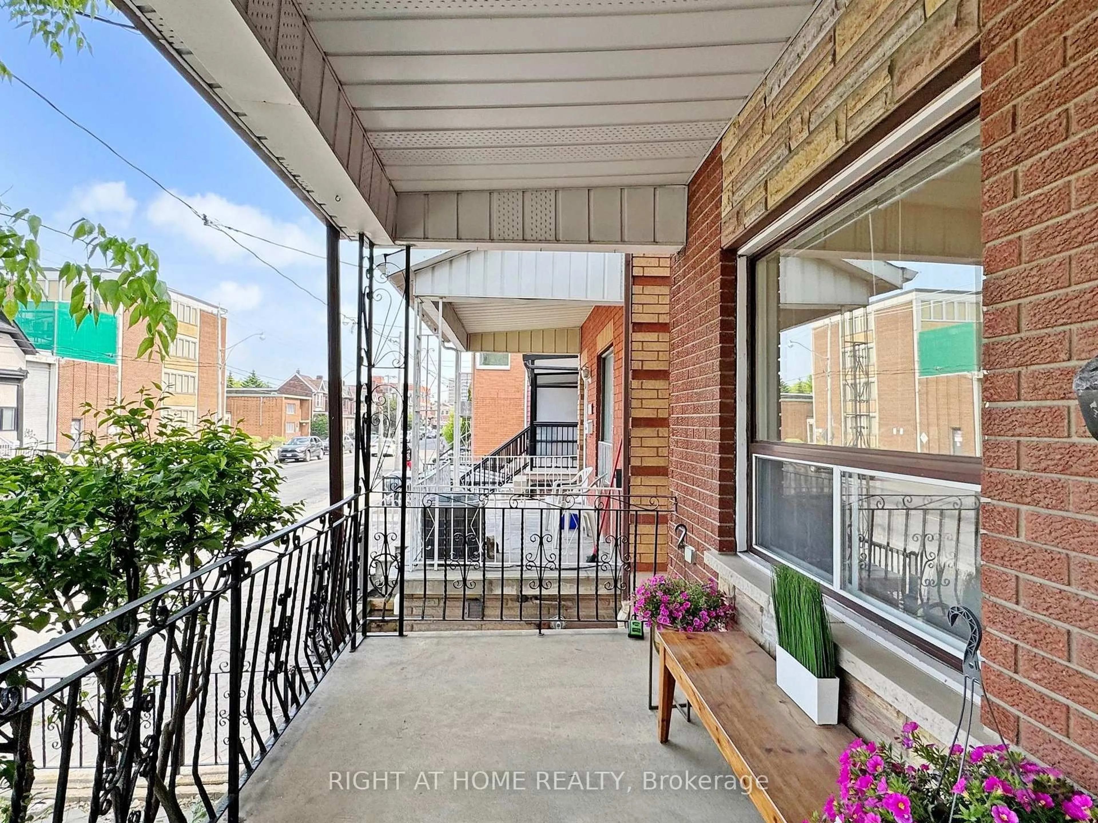 Unknown for 1072 Dufferin St, Toronto Ontario M6H 4B6