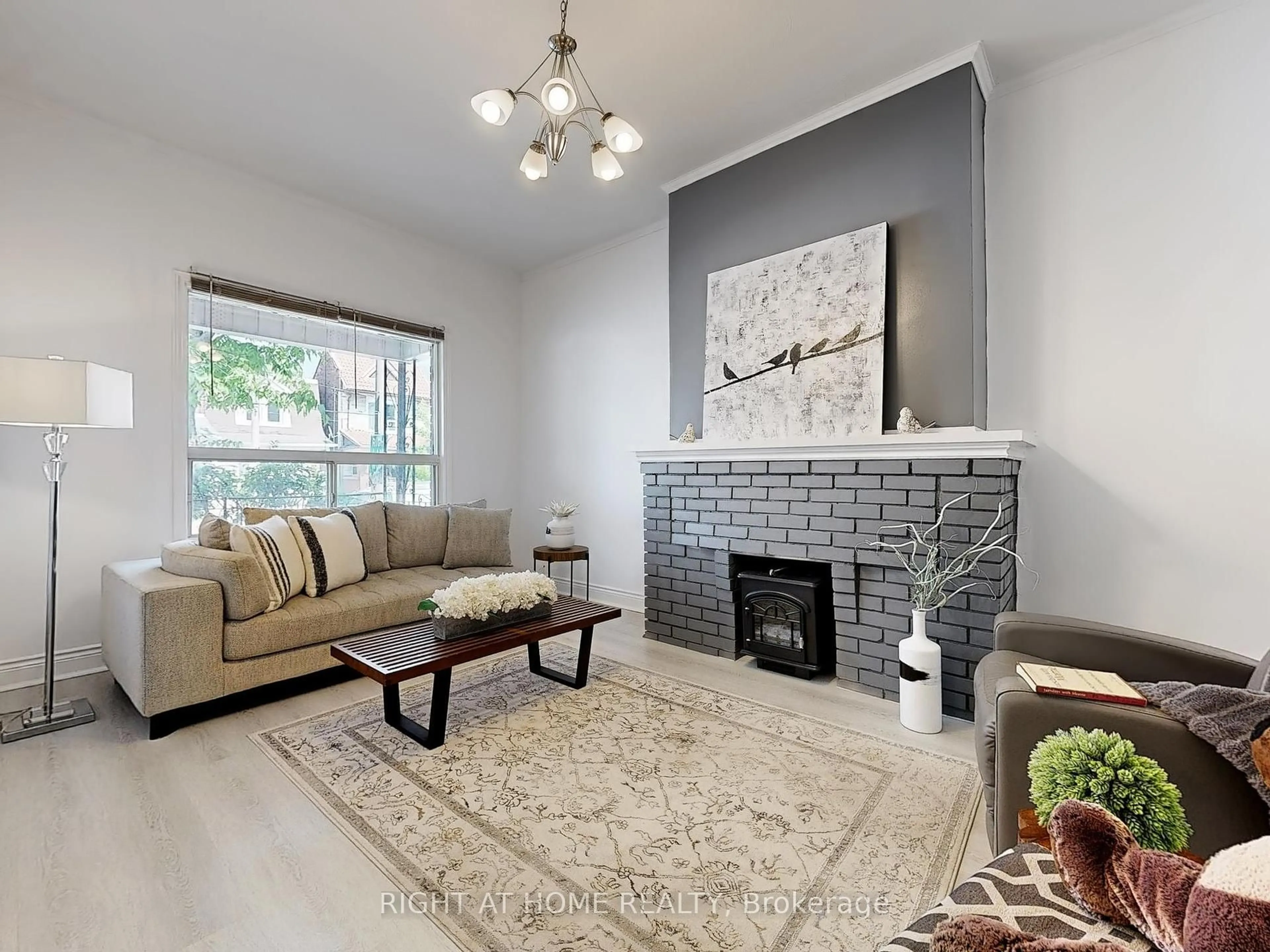 Living room with furniture, unknown for 1072 Dufferin St, Toronto Ontario M6H 4B6