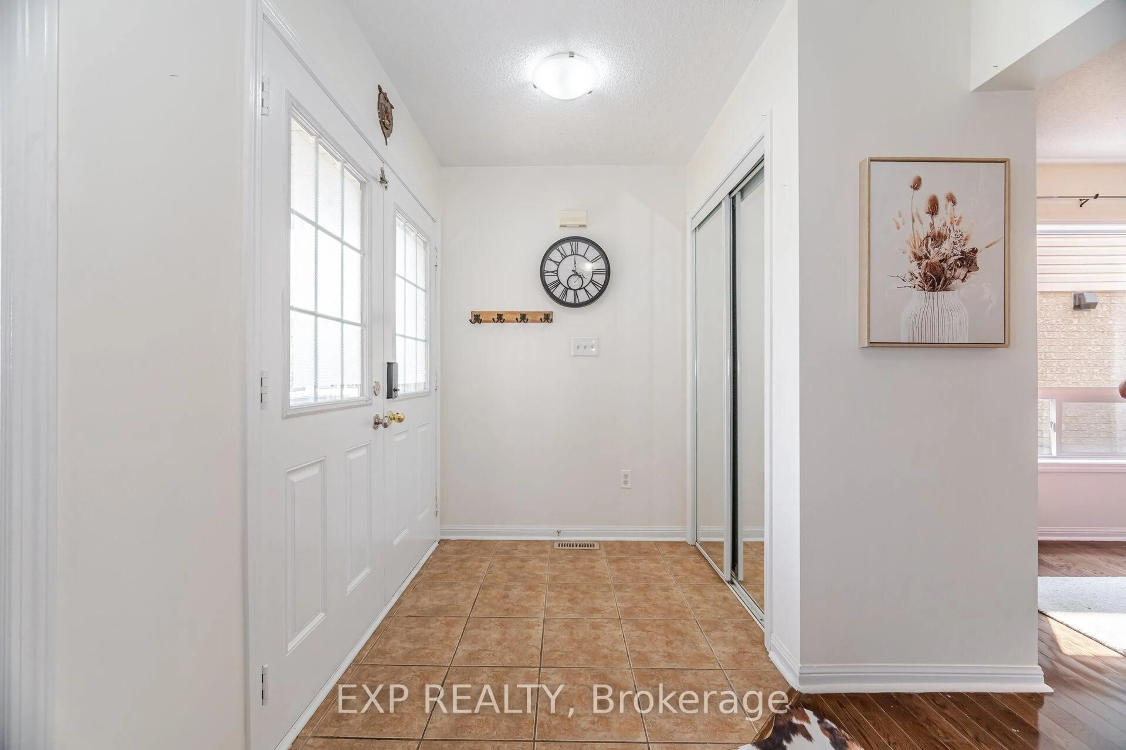 Indoor entryway for 1111 Hepburn Rd, Milton Ontario L9T 6X5