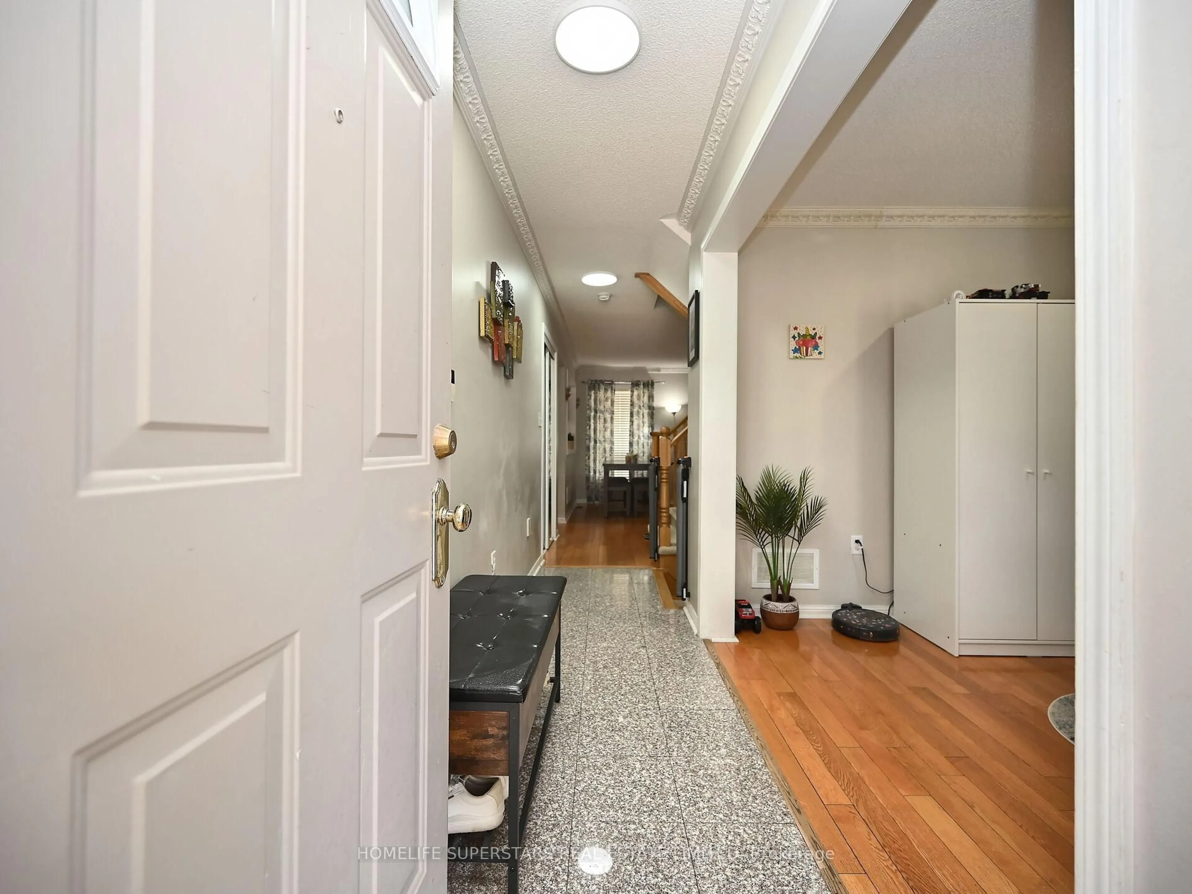 Indoor foyer for 20 Marshmarigold Dr, Brampton Ontario L7A 2S7