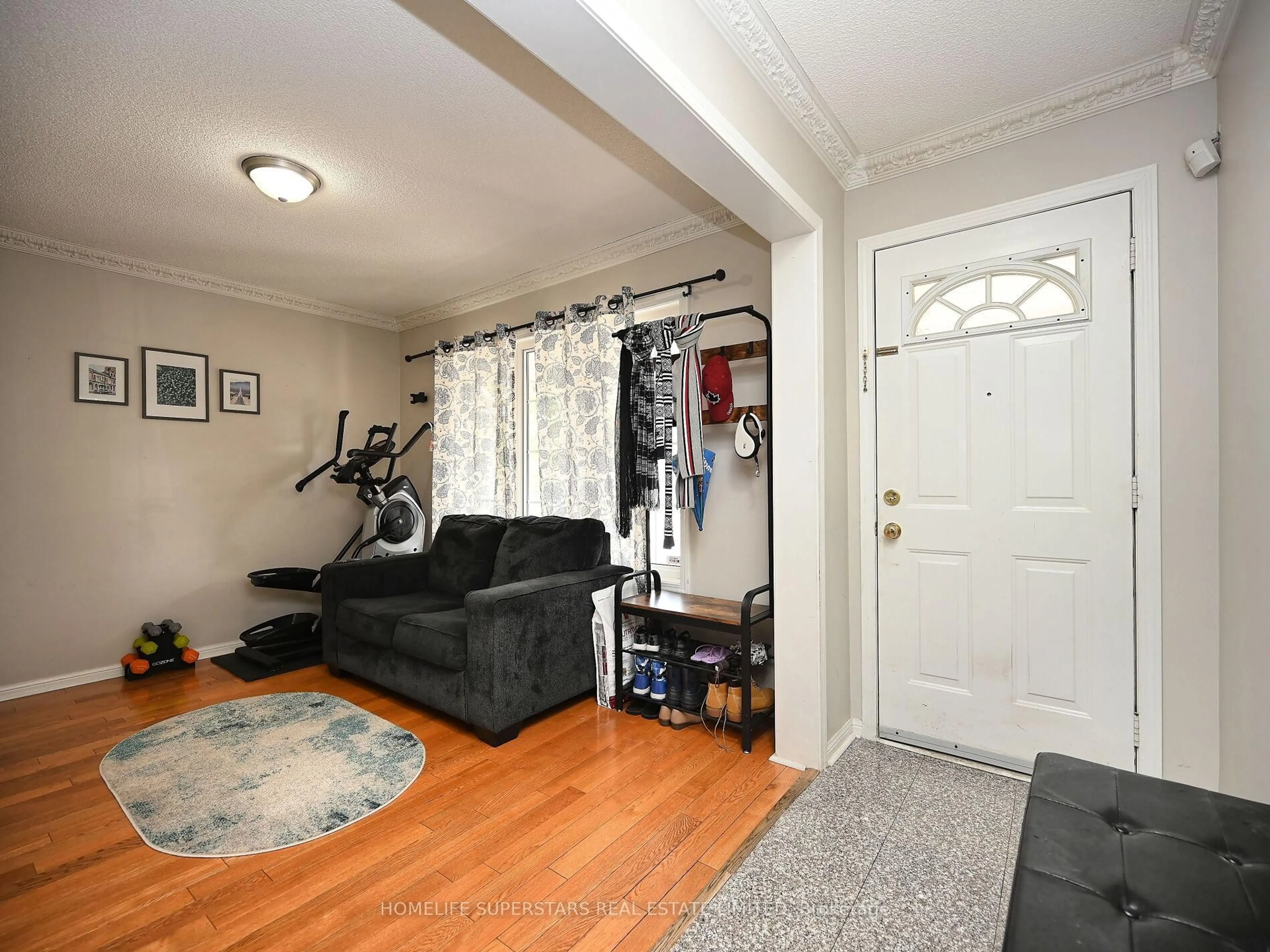 Indoor entryway for 20 Marshmarigold Dr, Brampton Ontario L7A 2S7