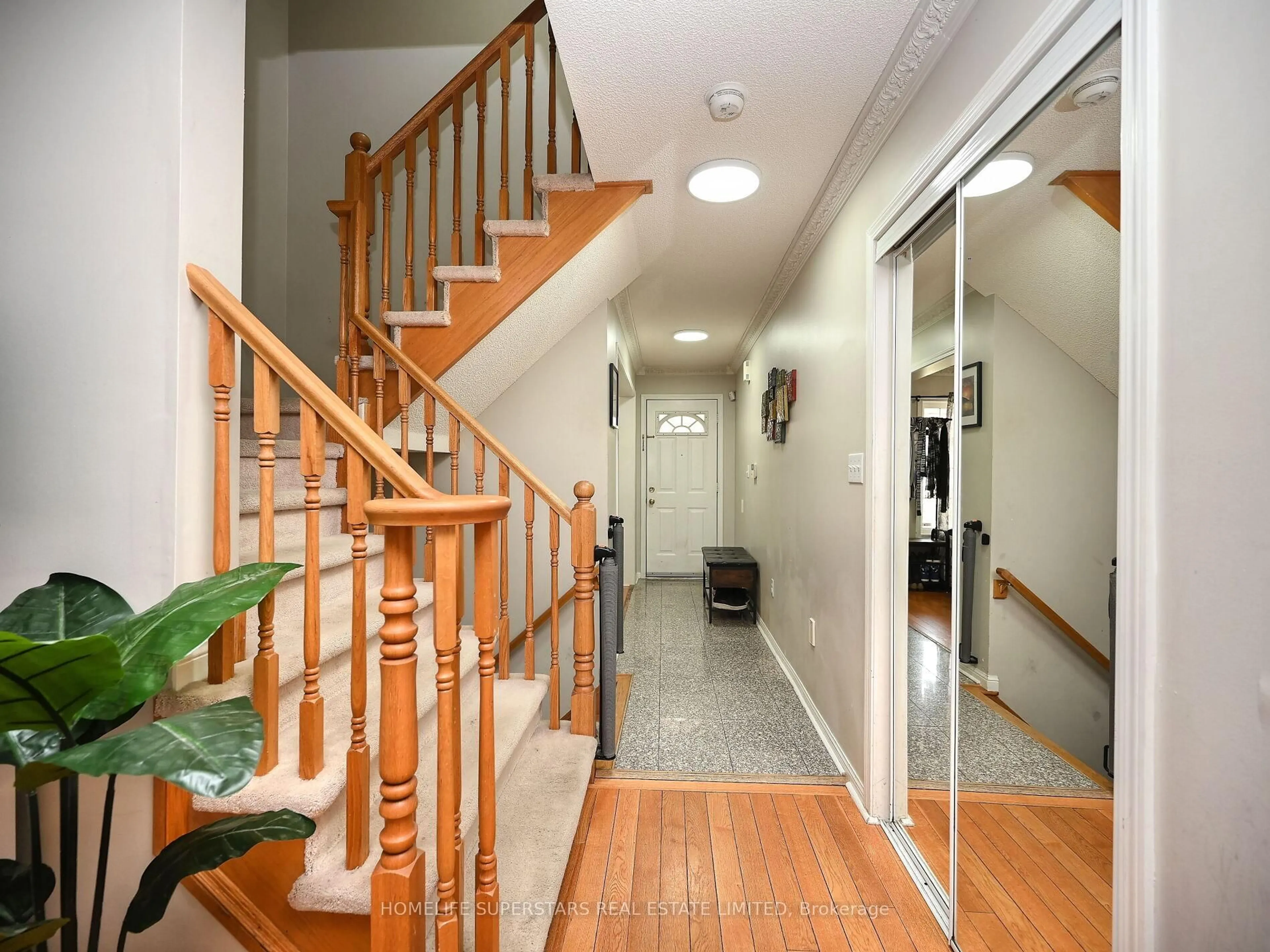 Indoor foyer for 20 Marshmarigold Dr, Brampton Ontario L7A 2S7
