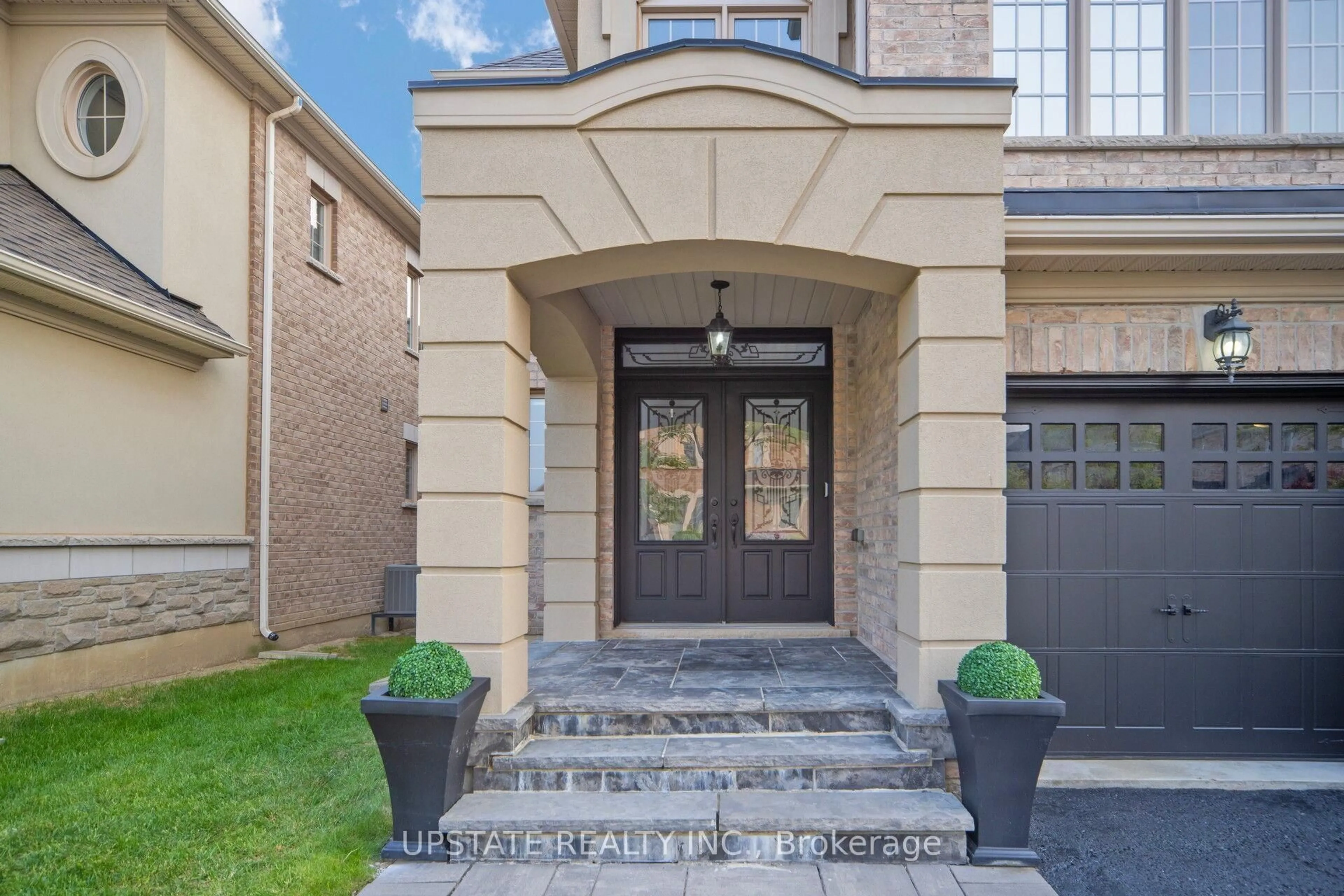 Unknown for 8 Lost Canyon Way, Brampton Ontario L6X 3A5