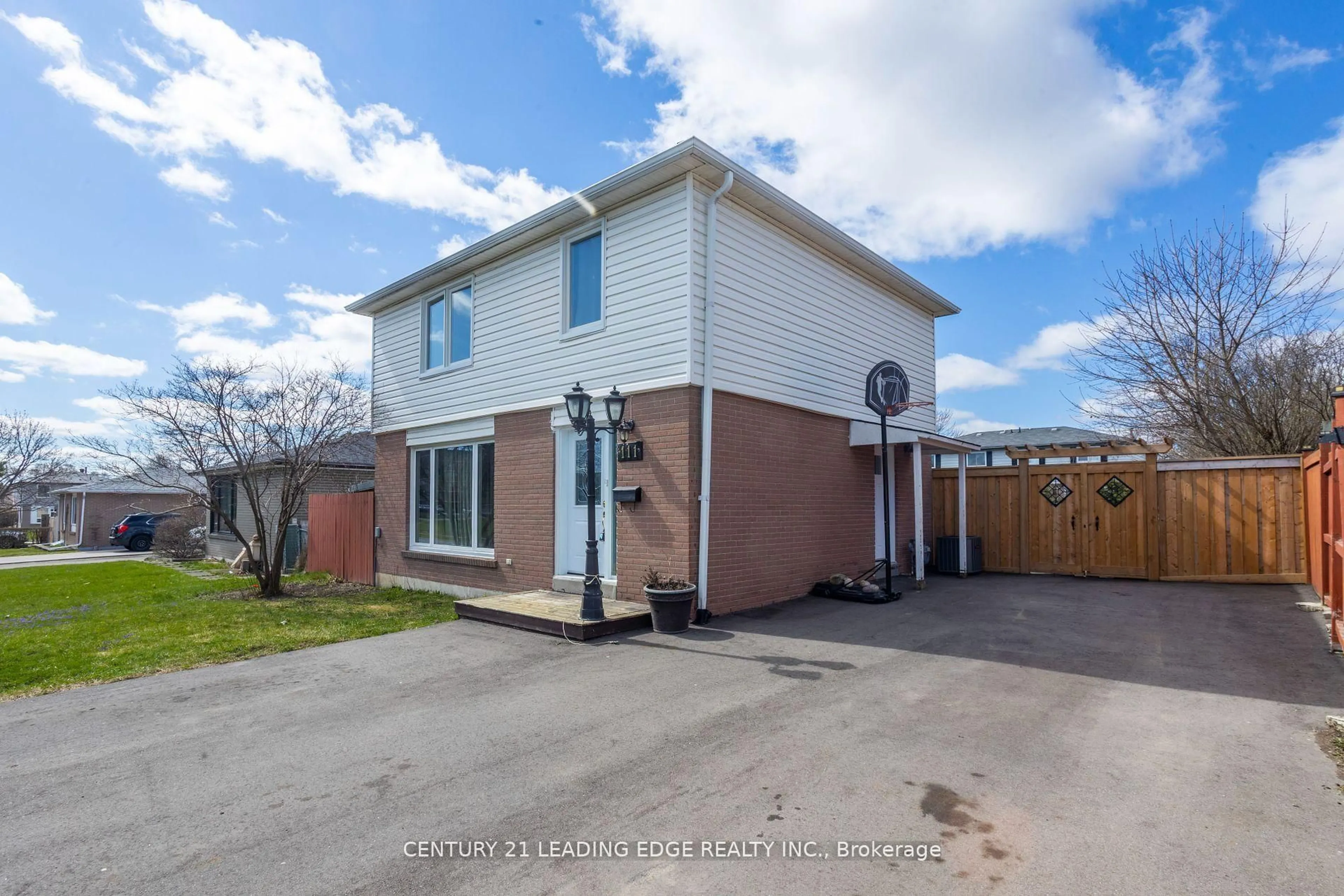 A pic from outside/outdoor area/front of a property/back of a property/a pic from drone, street for 111 Folkstone Cres, Brampton Ontario L6T 3M6