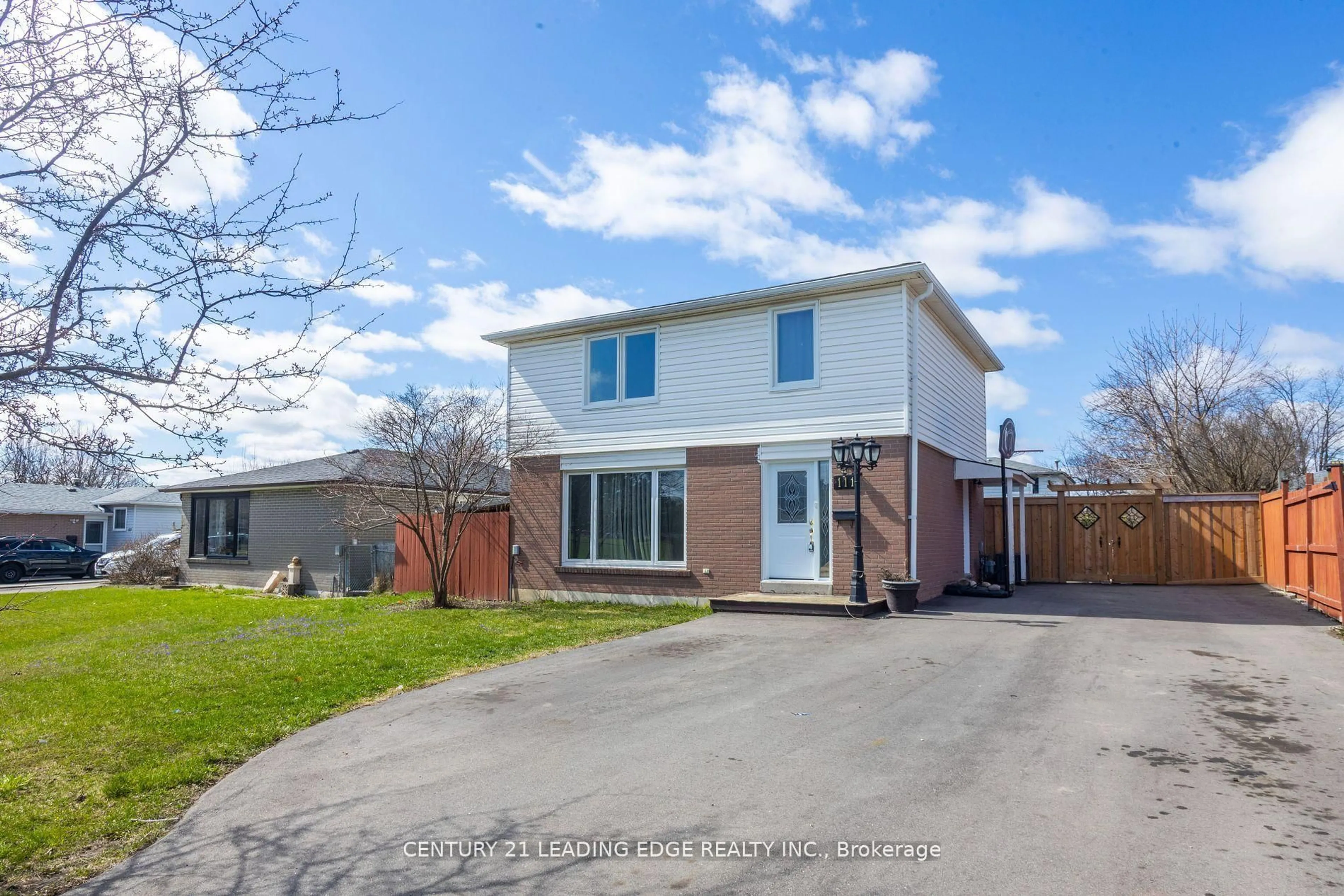 A pic from outside/outdoor area/front of a property/back of a property/a pic from drone, street for 111 Folkstone Cres, Brampton Ontario L6T 3M6