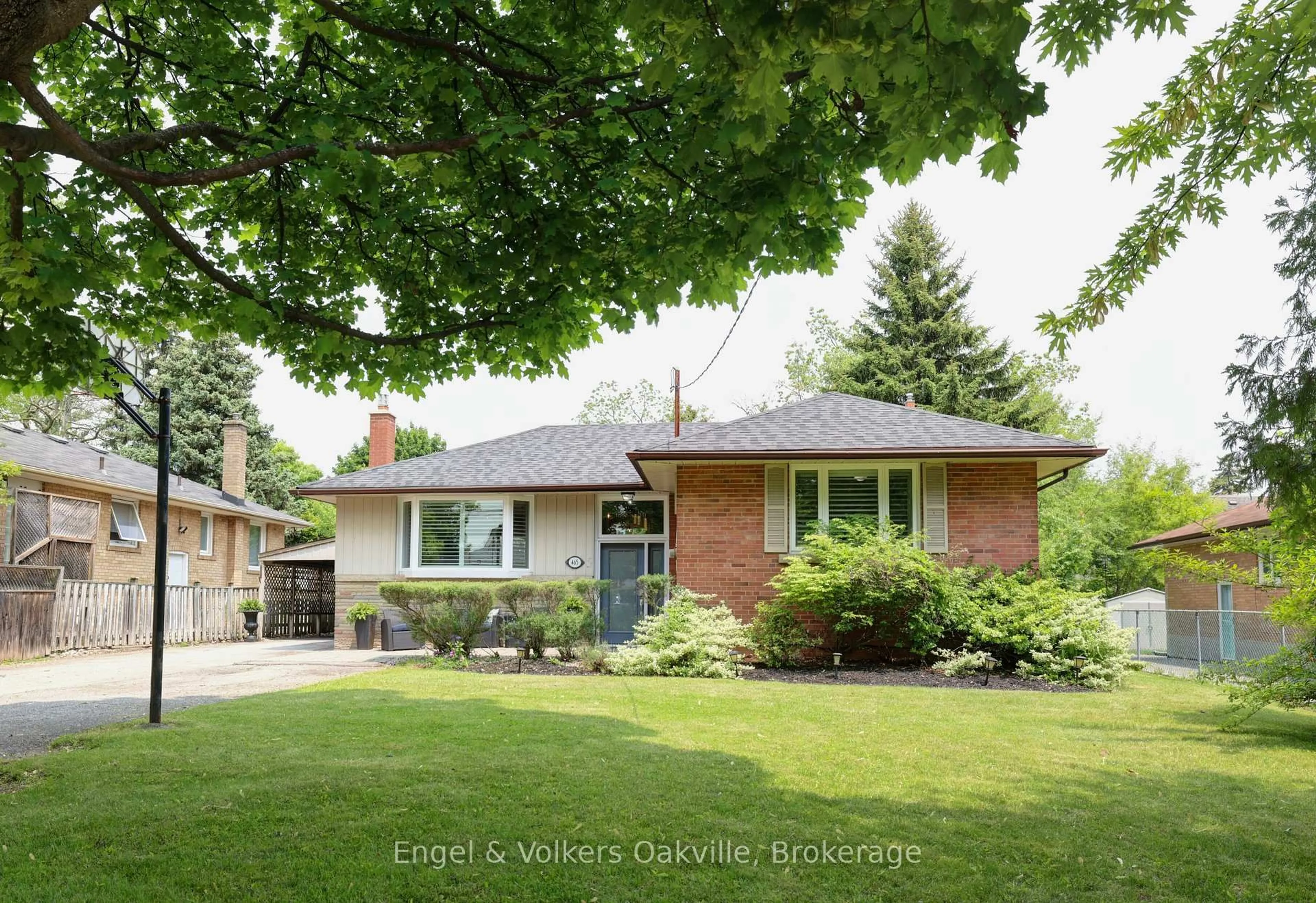 Home with brick exterior material, street for 465 Fourth Line, Oakville Ontario L6L 5A6