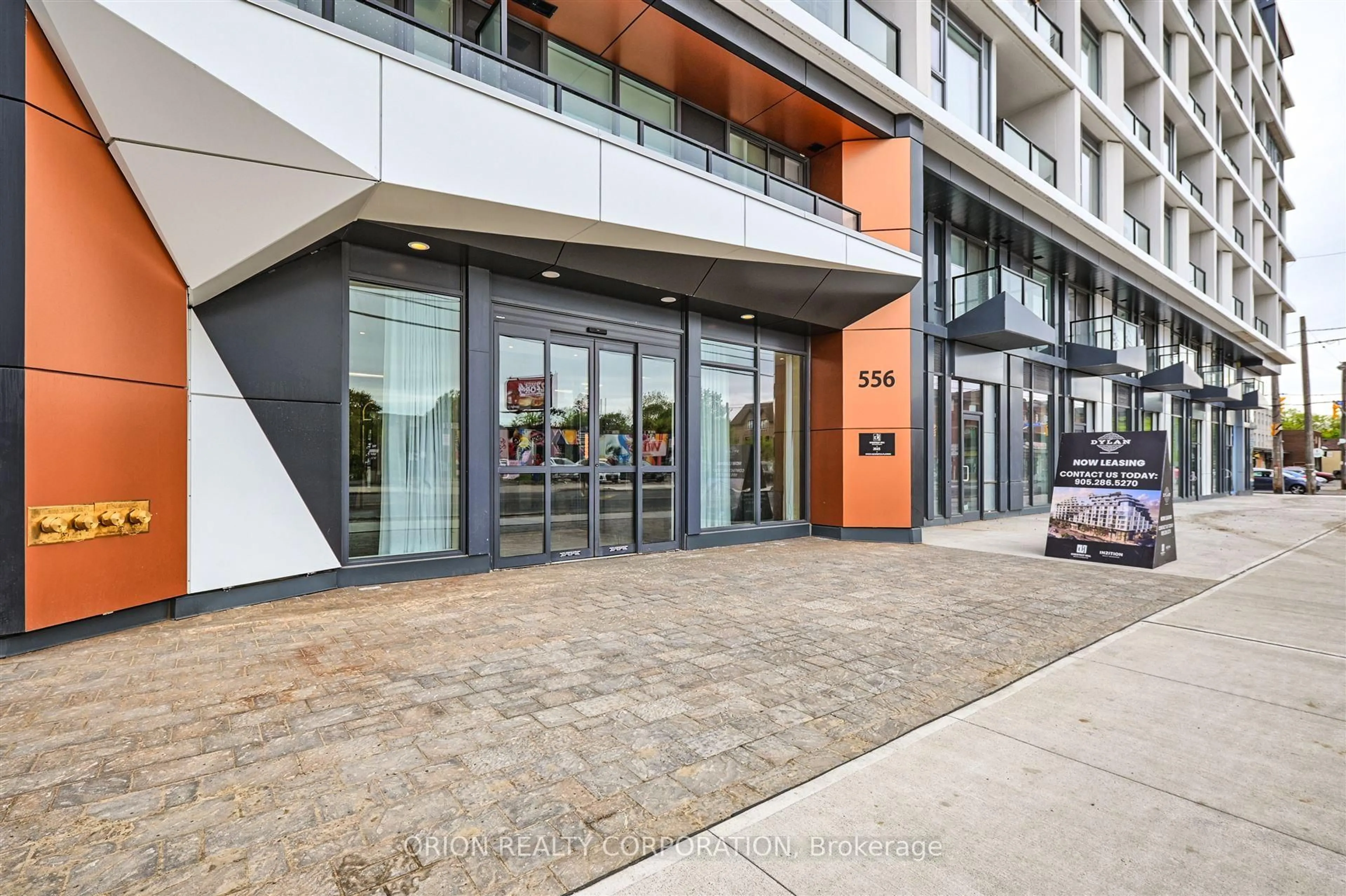 Indoor foyer for 556 Marlee Ave #722, Toronto Ontario M6B 0B1