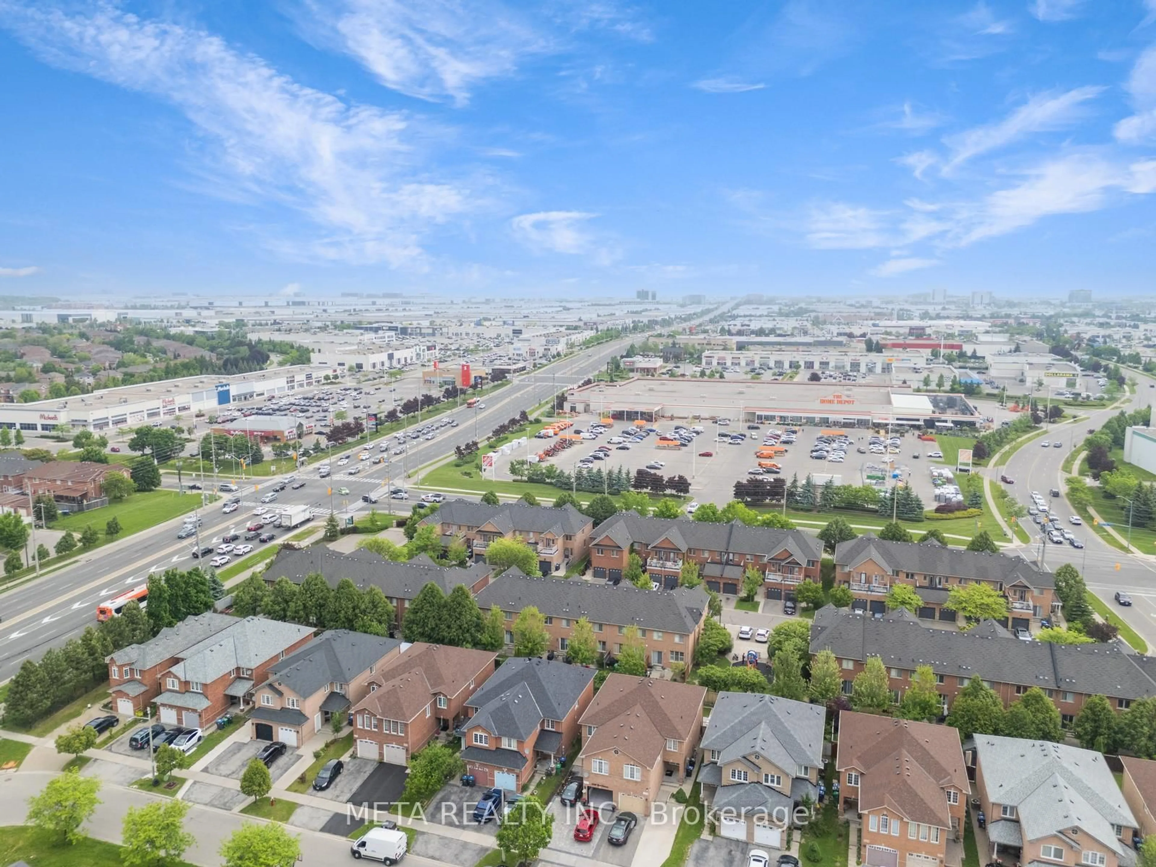 A pic from outside/outdoor area/front of a property/back of a property/a pic from drone, street for 1067 Windbrook Grve, Mississauga Ontario L5V 2N7