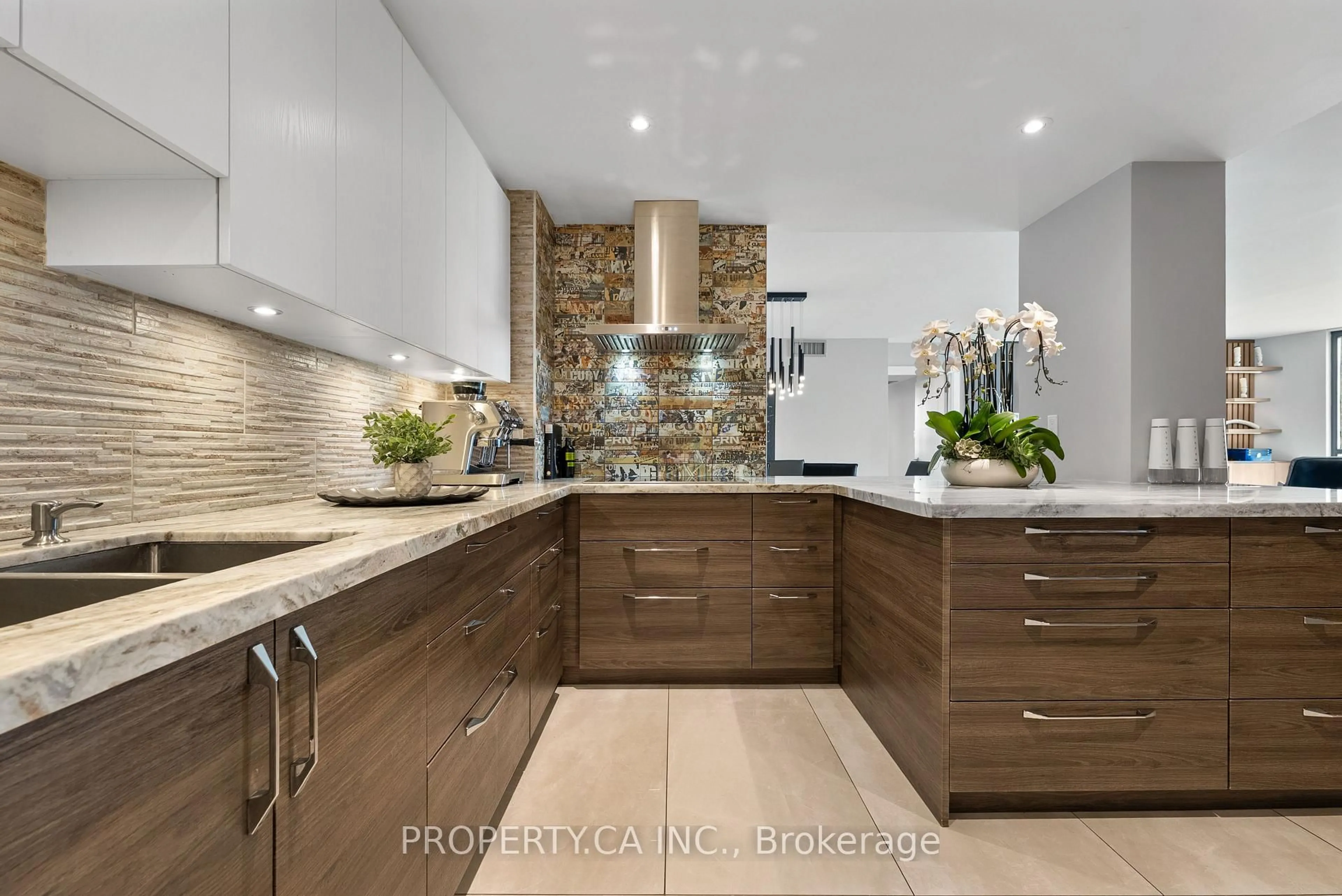 Contemporary kitchen, unknown for 40 Richview Rd #1701, Toronto Ontario M9A 5C1