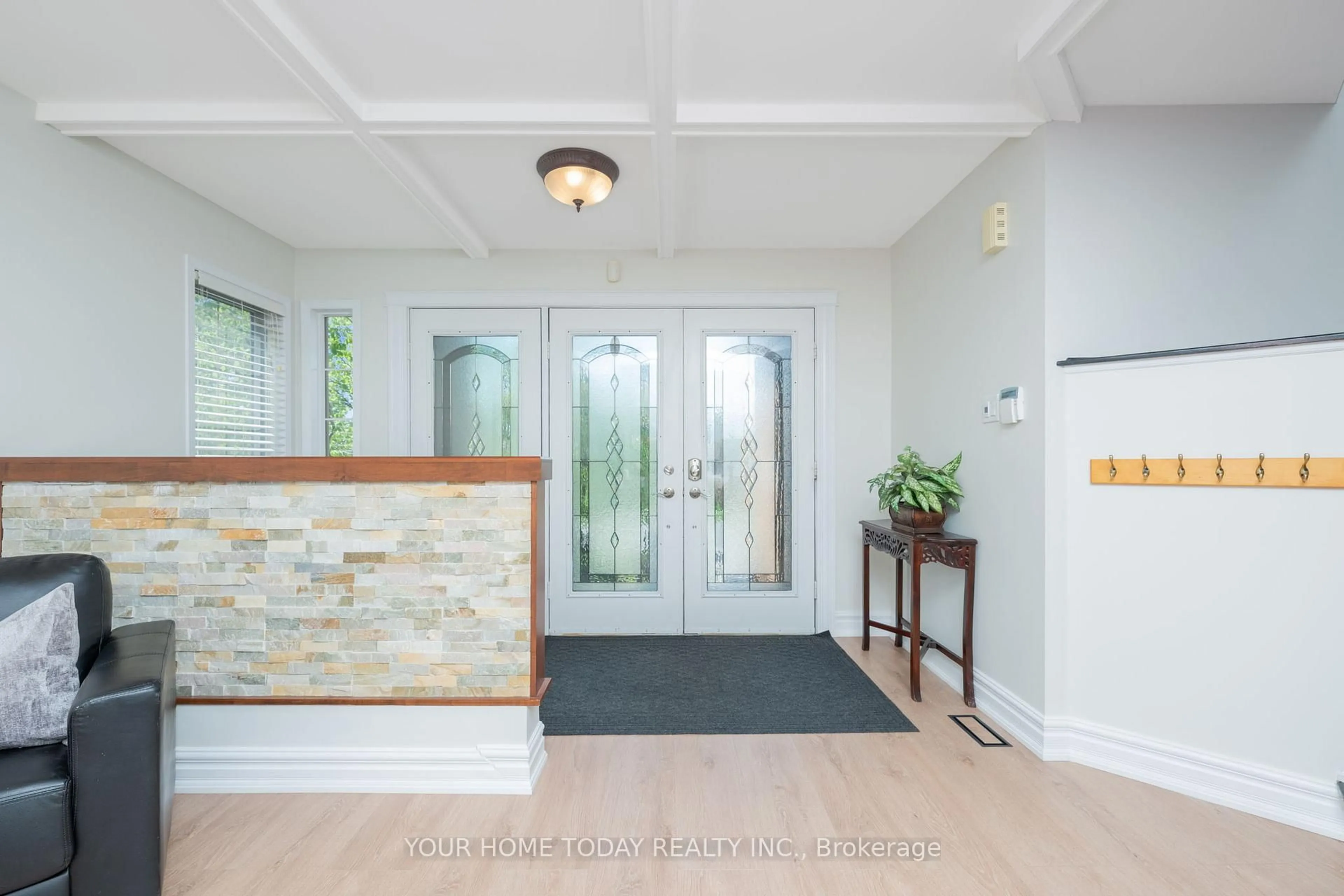 Indoor entryway for 4 Huffmann Dr, Halton Hills Ontario L7G 5T8