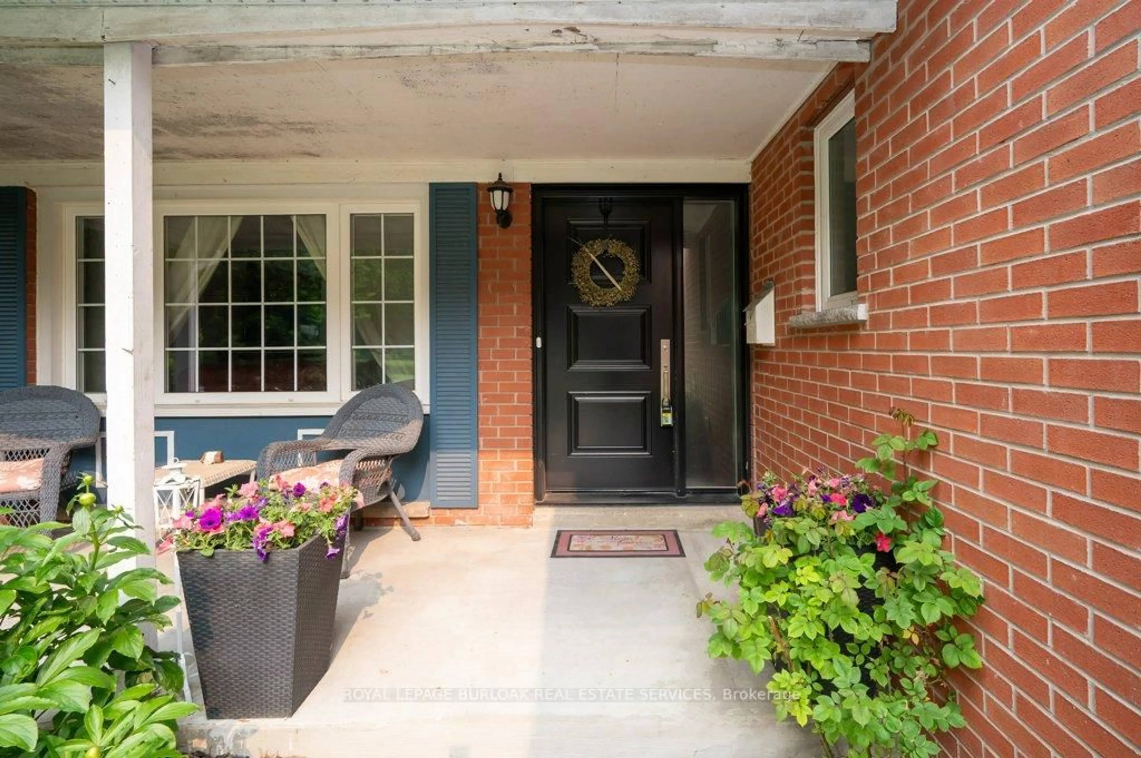 Indoor entryway for 1927 Truscott Dr, Mississauga Ontario L5J 2A3