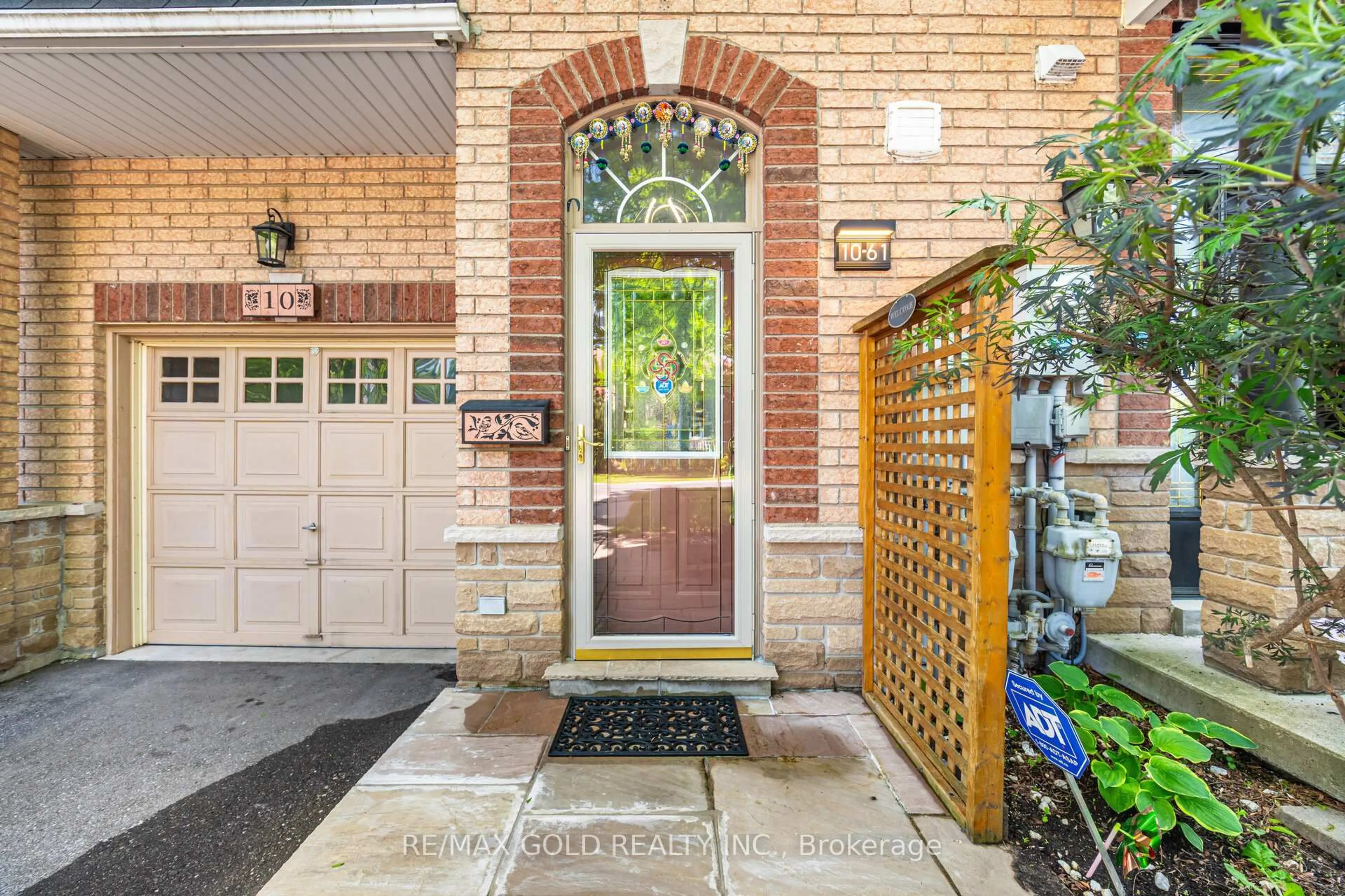 Indoor entryway for 61 Nelson St #10, Brampton Ontario L6X 1C4
