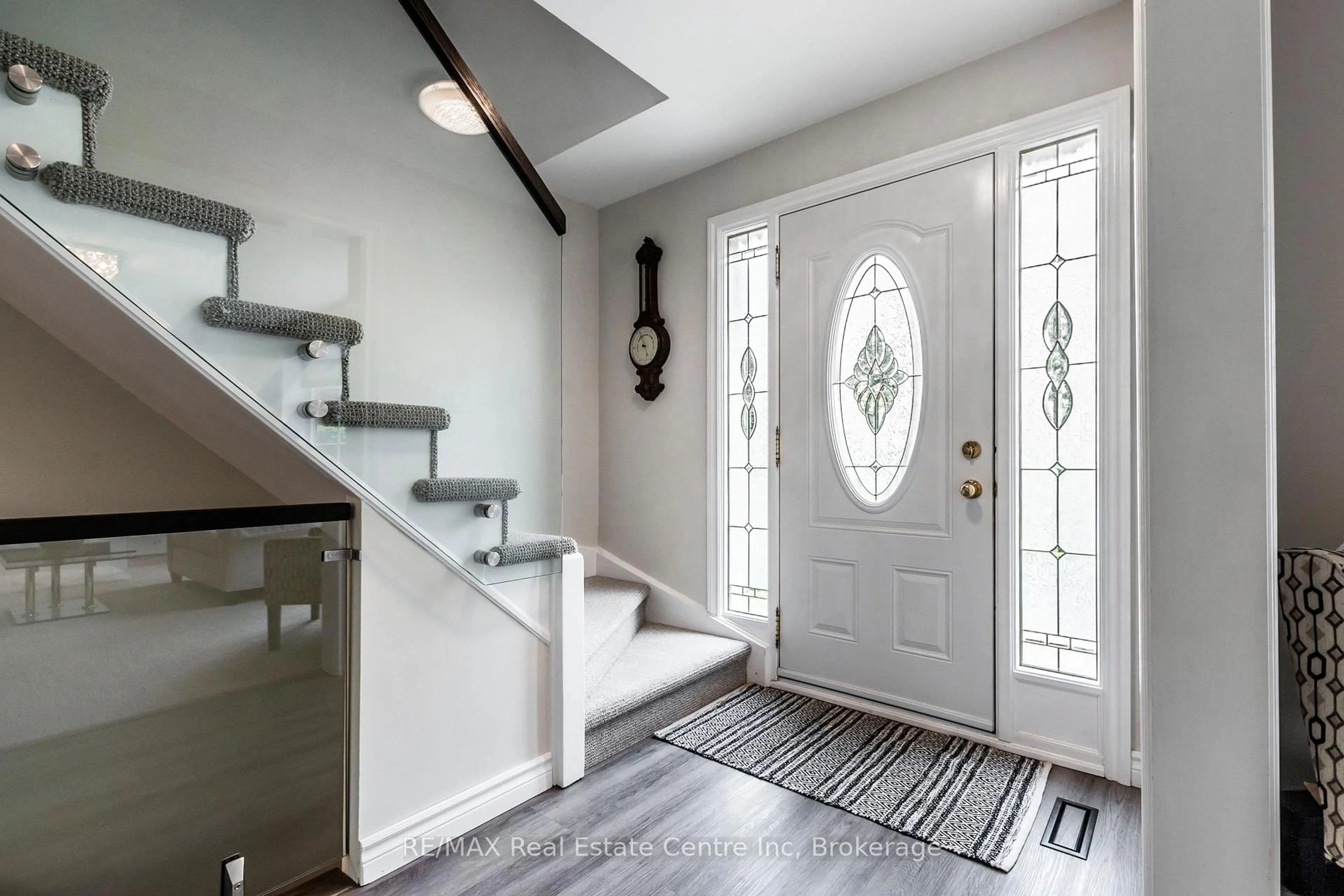 Indoor entryway for 29 Stockman Cres, Halton Hills Ontario L7G 1J5