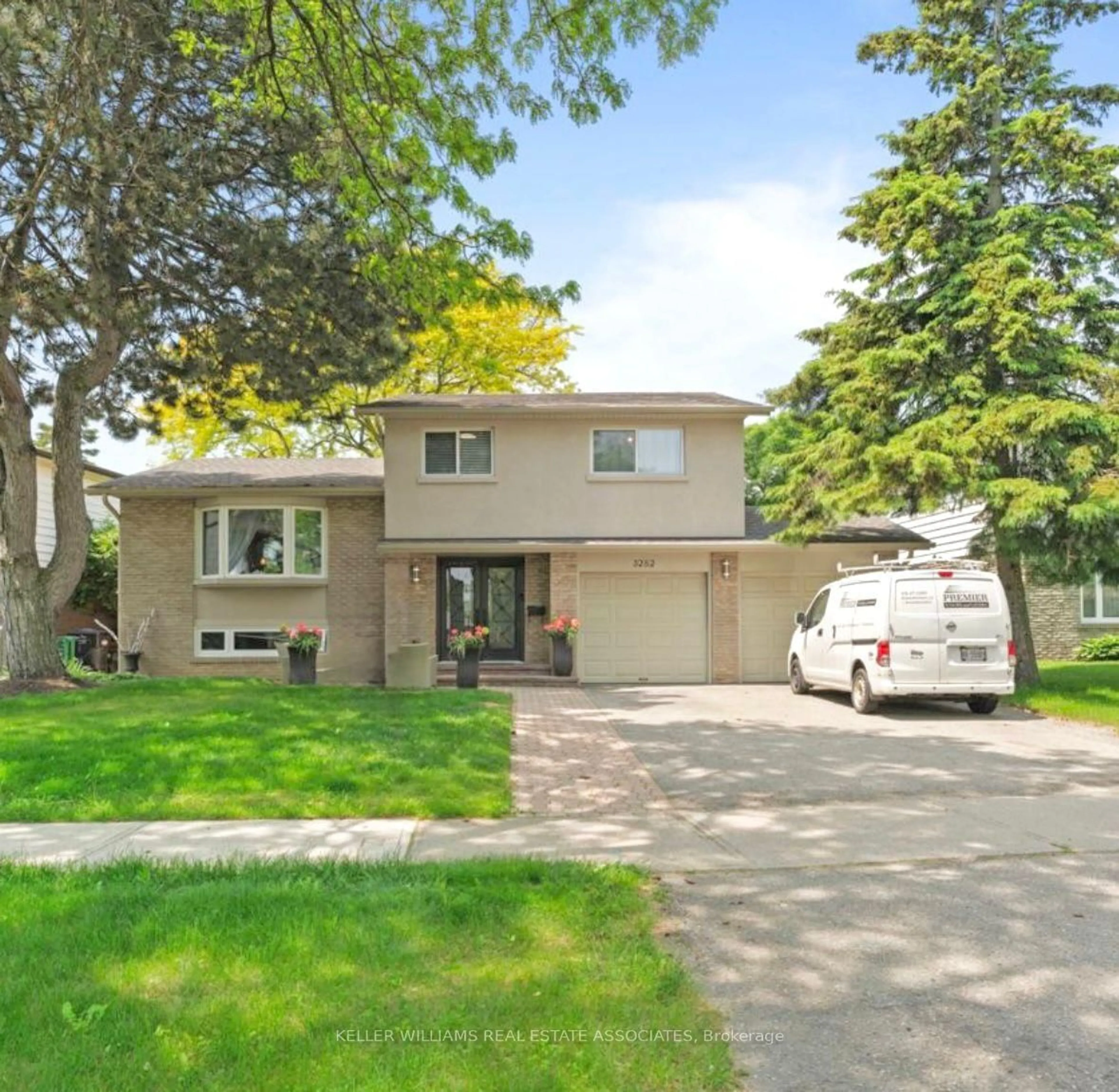 Unknown for 3282 Charmaine Hts, Mississauga Ontario L5A 3C1