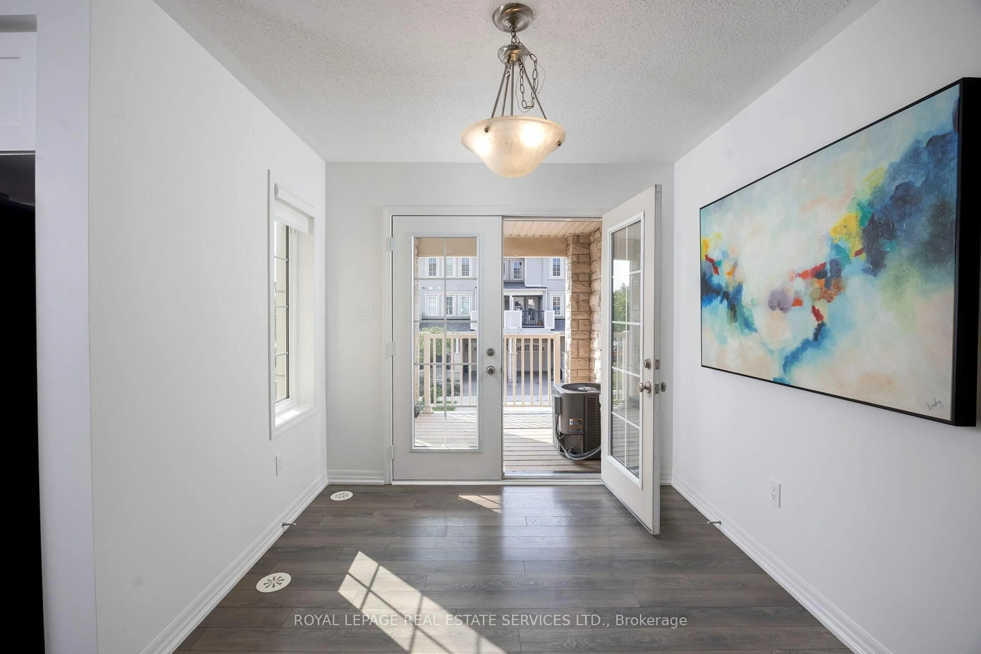 Indoor entryway for 242 Betsy Dr, Oakville Ontario L6M 0V3