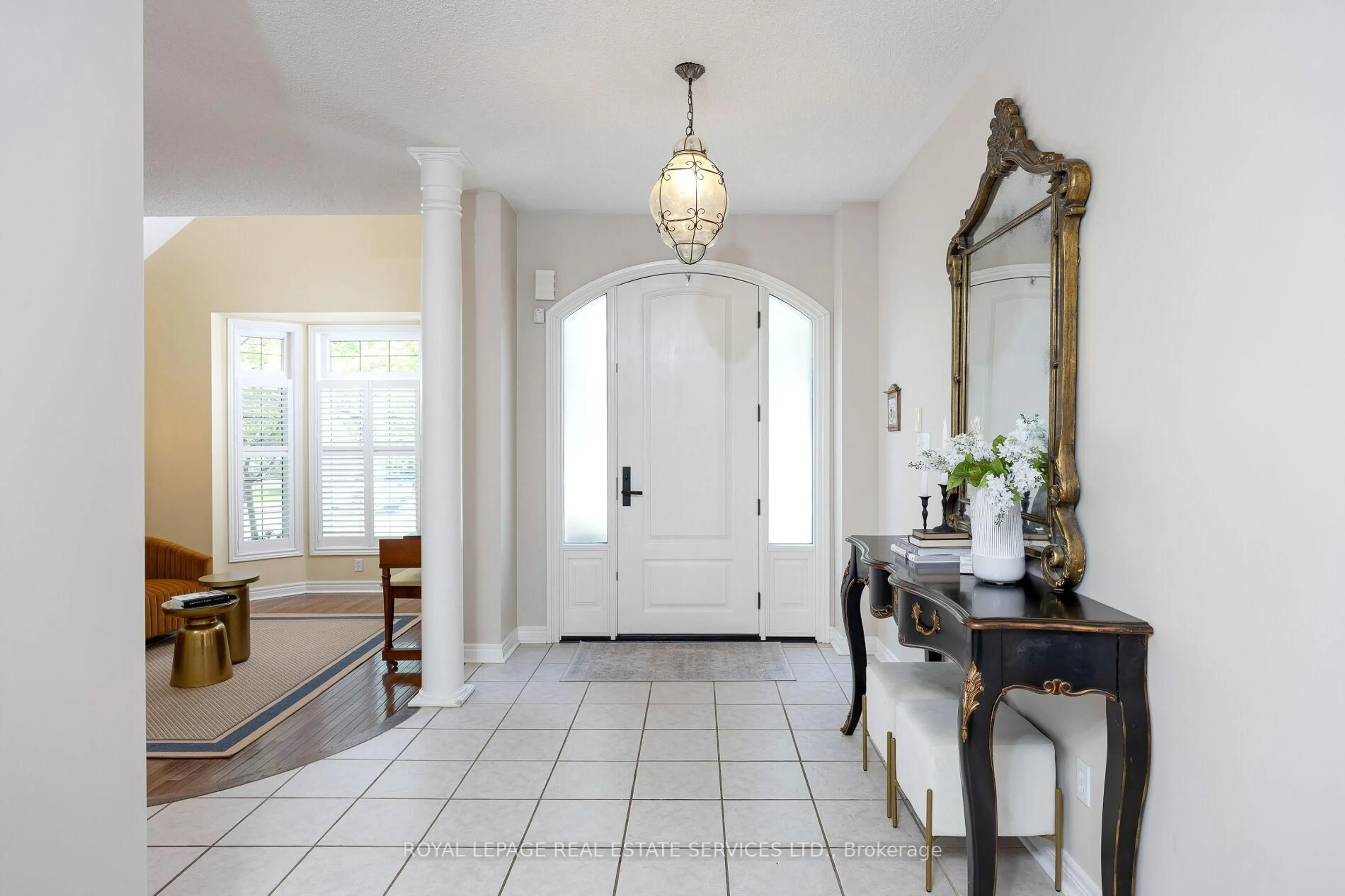 Indoor entryway for 2182 Mariposa Rd, Oakville Ontario L6M 4R9