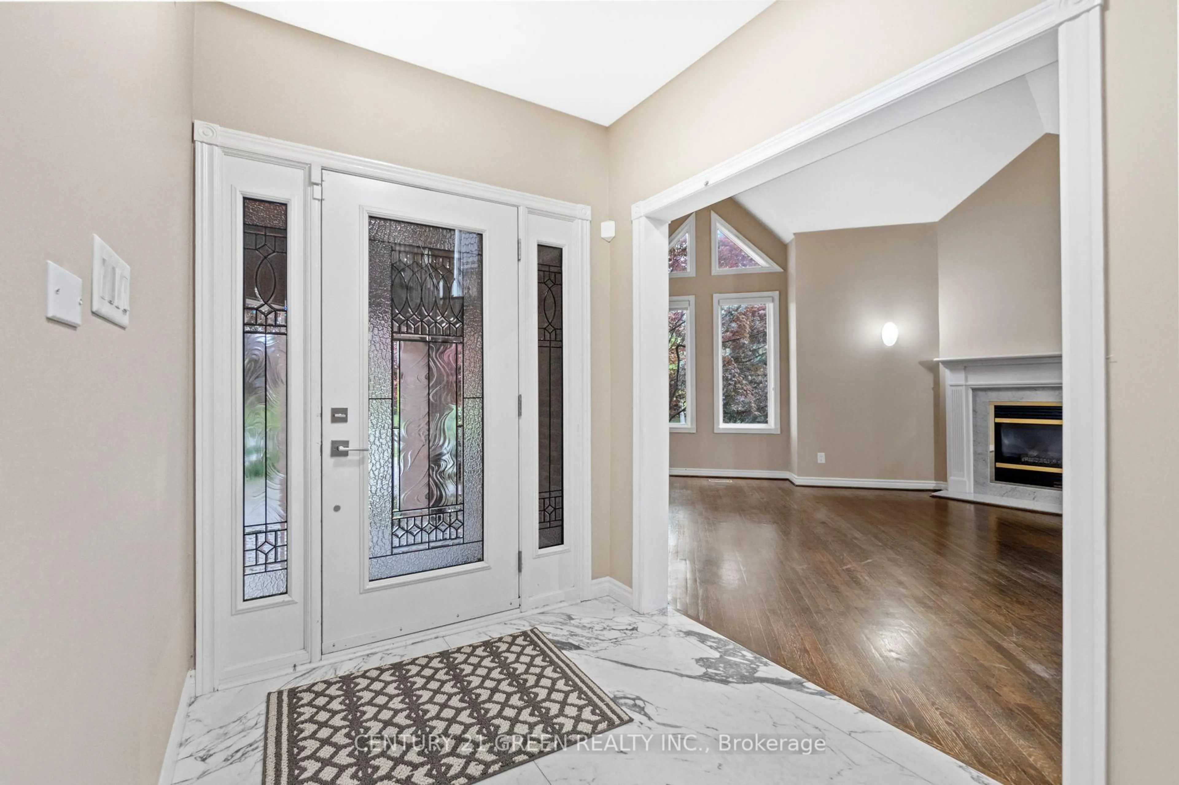 Indoor entryway for 5095 Forest Hill Dr, Mississauga Ontario L5M 5A2
