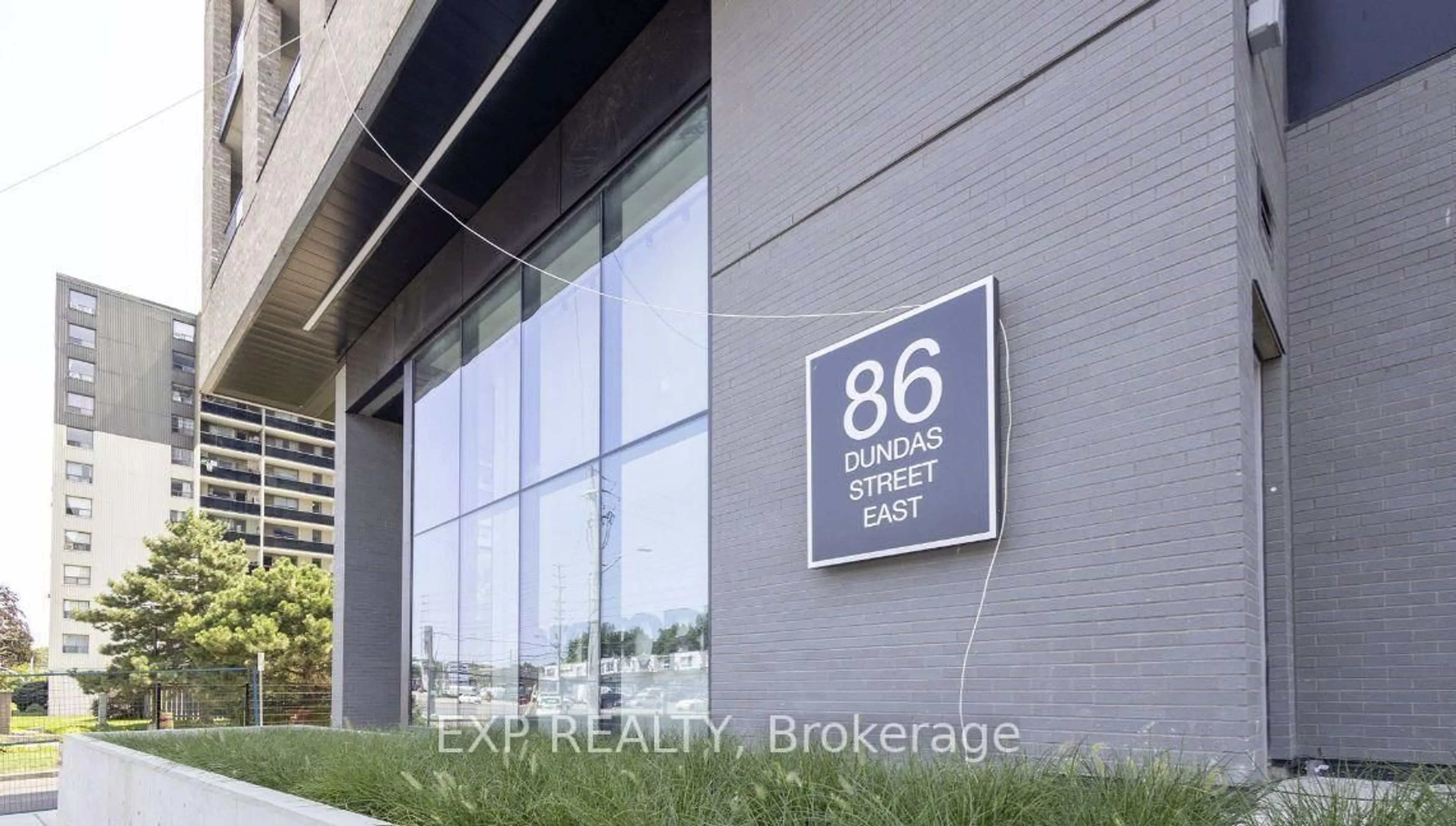Indoor entryway for 86 Dundas St #404, Mississauga Ontario L5A 0B1