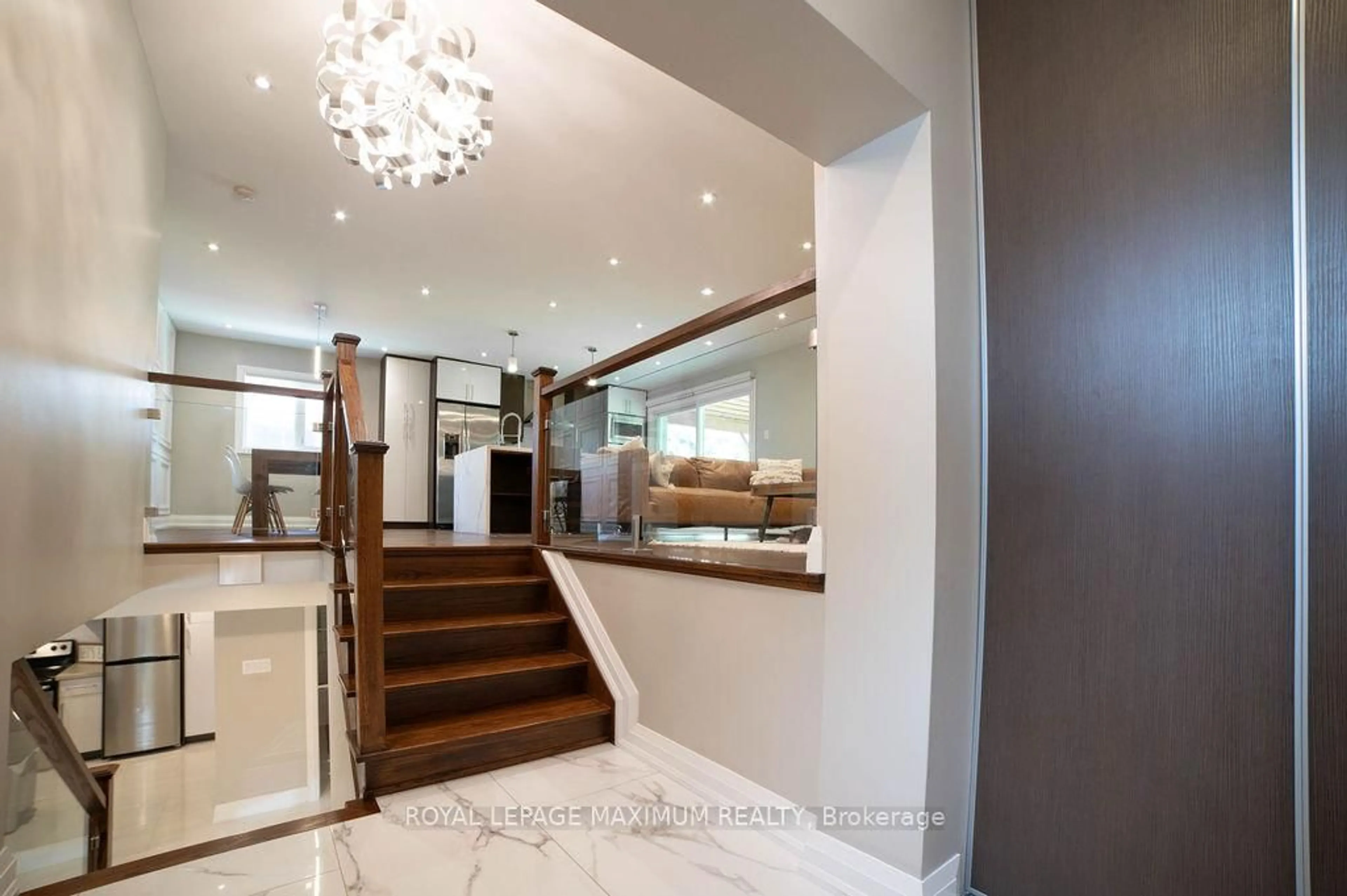Indoor foyer for 76 Langholm Dr, Toronto Ontario M3M 2R8