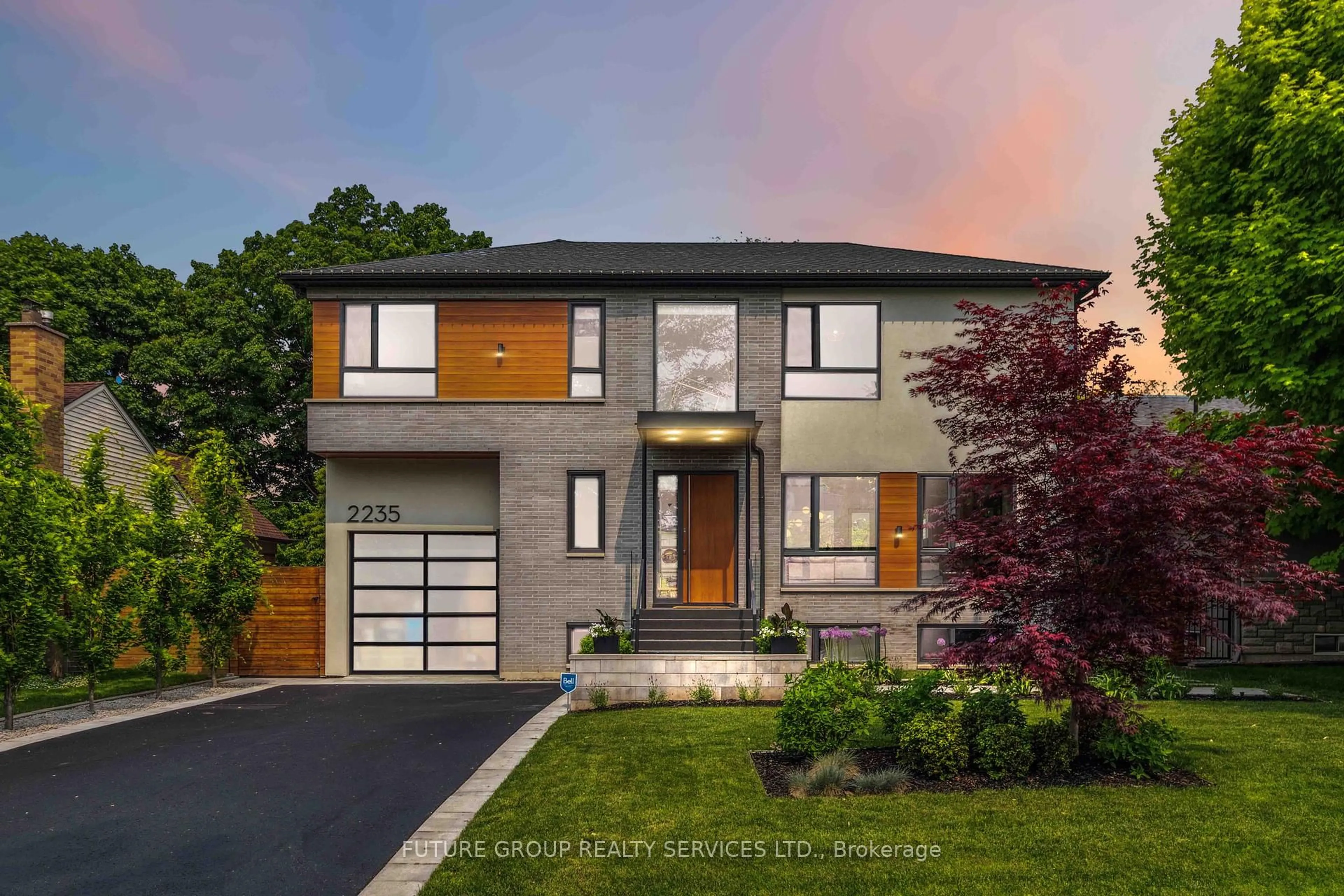 Home with brick exterior material, street for 2235 Harcourt Cres, Mississauga Ontario L4Y 1W3