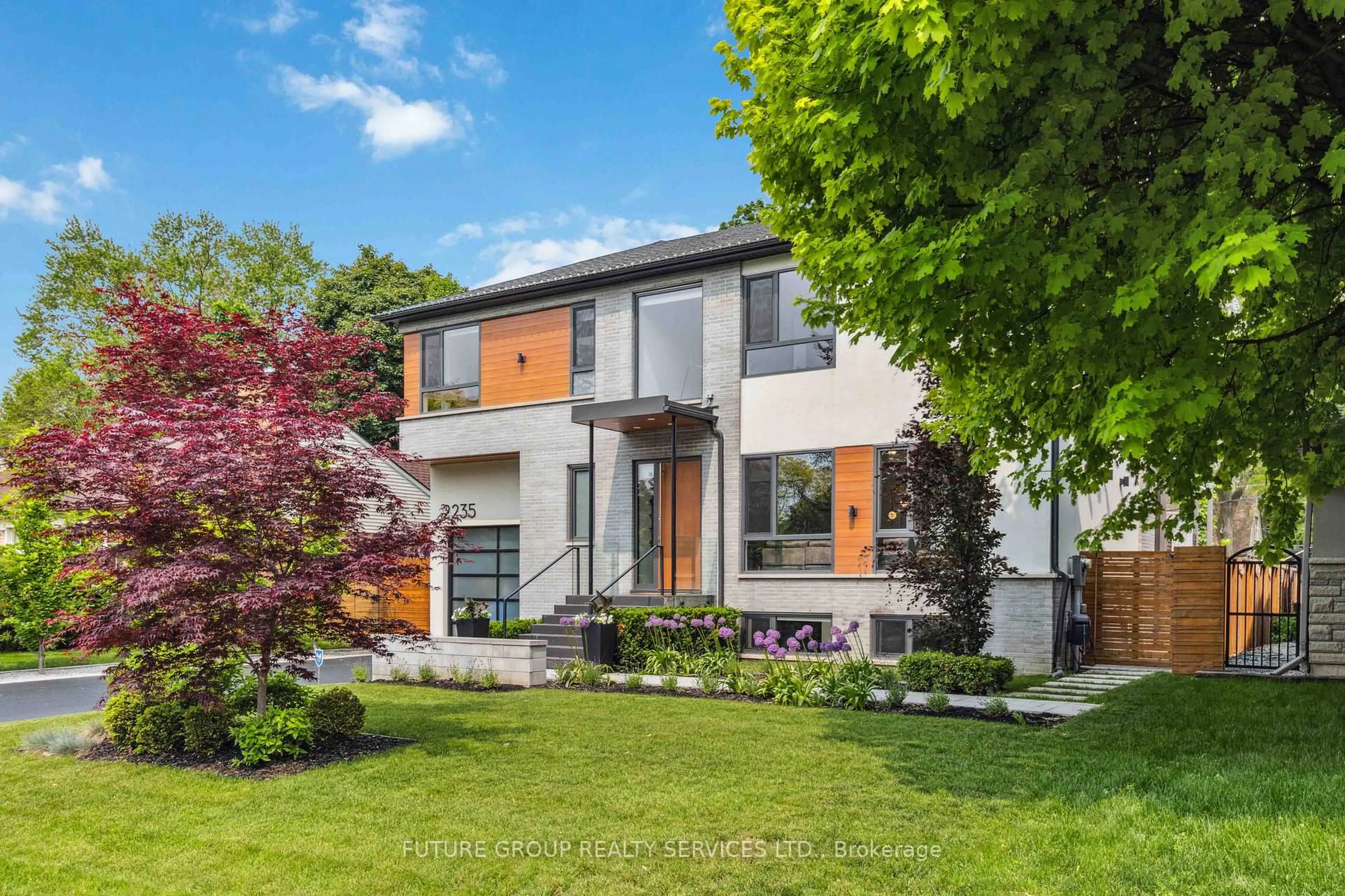 Home with brick exterior material, street for 2235 Harcourt Cres, Mississauga Ontario L4Y 1W3