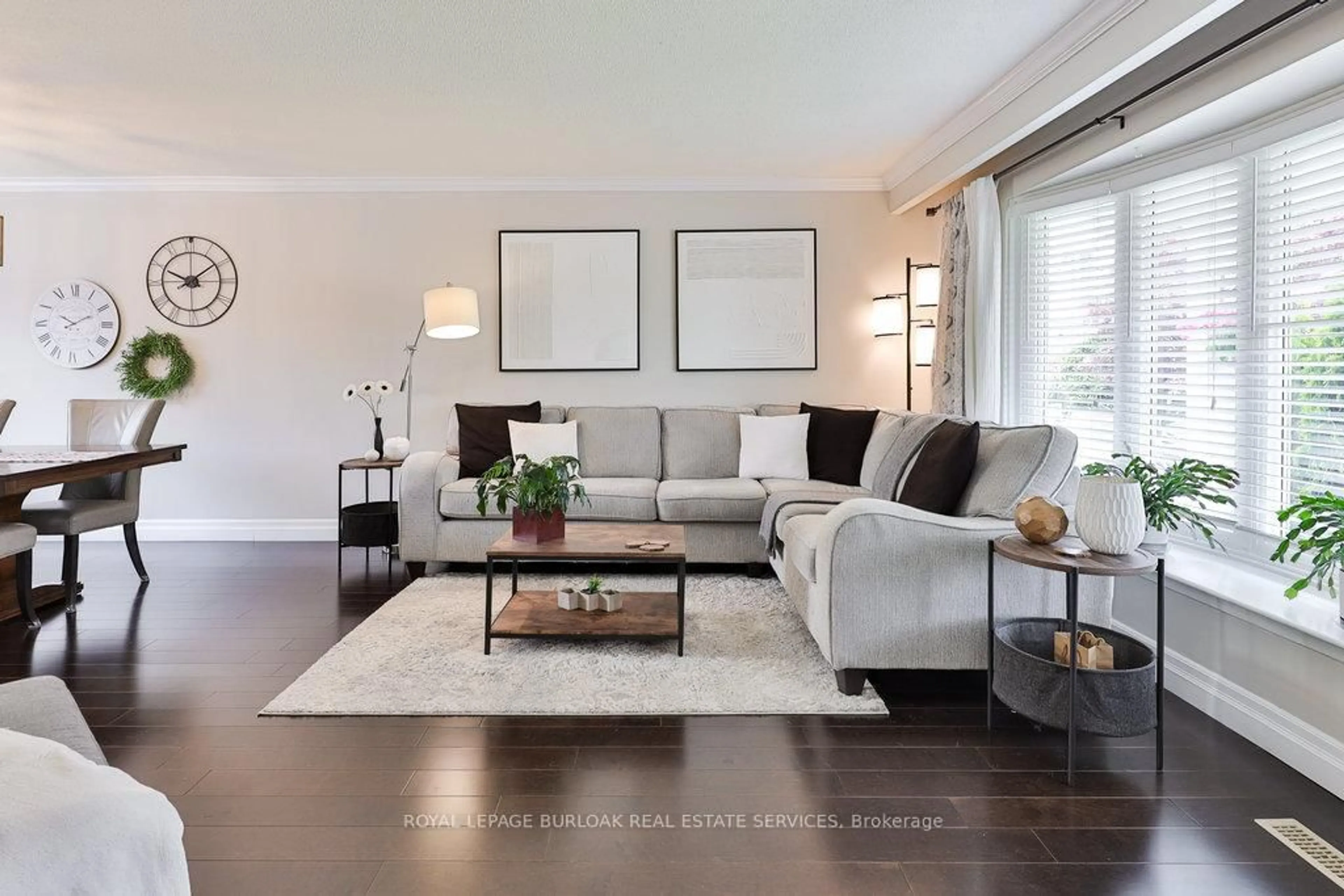 Living room with furniture, unknown for 1496 Clinton Crt, Burlington Ontario L7M 1N2