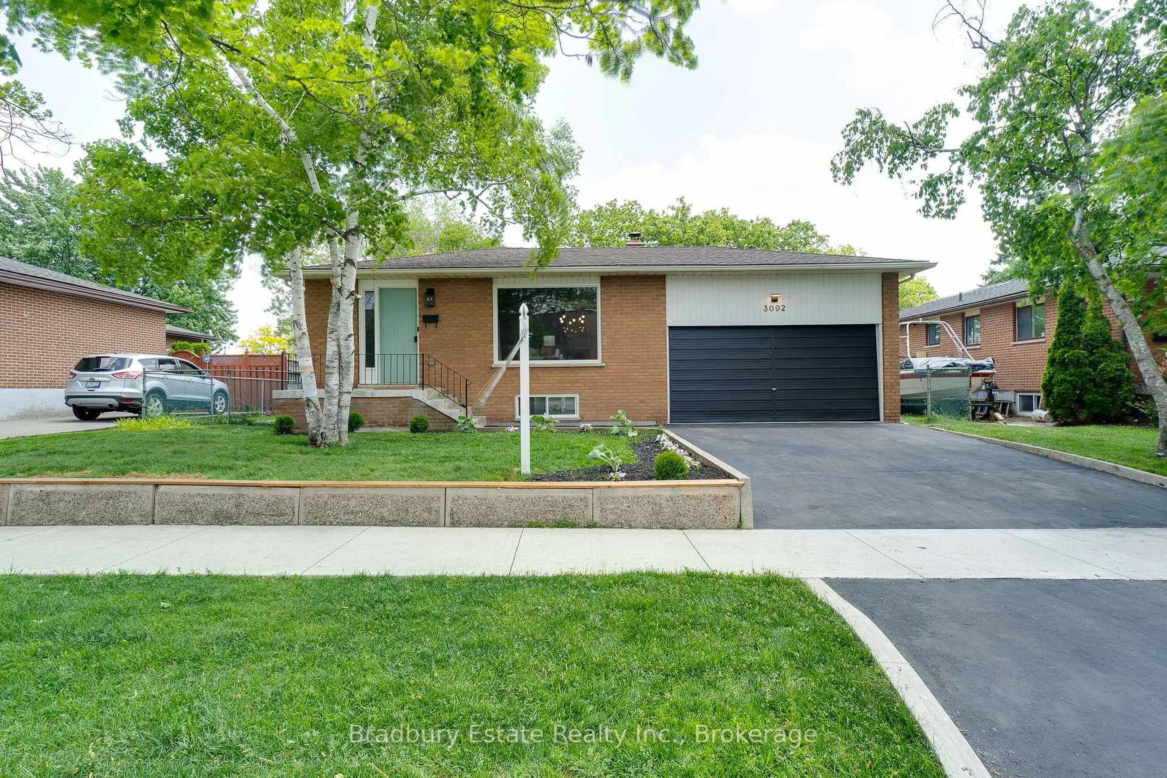 Home with brick exterior material, street for 3092 Palmer Dr, Burlington Ontario L7M 1S9