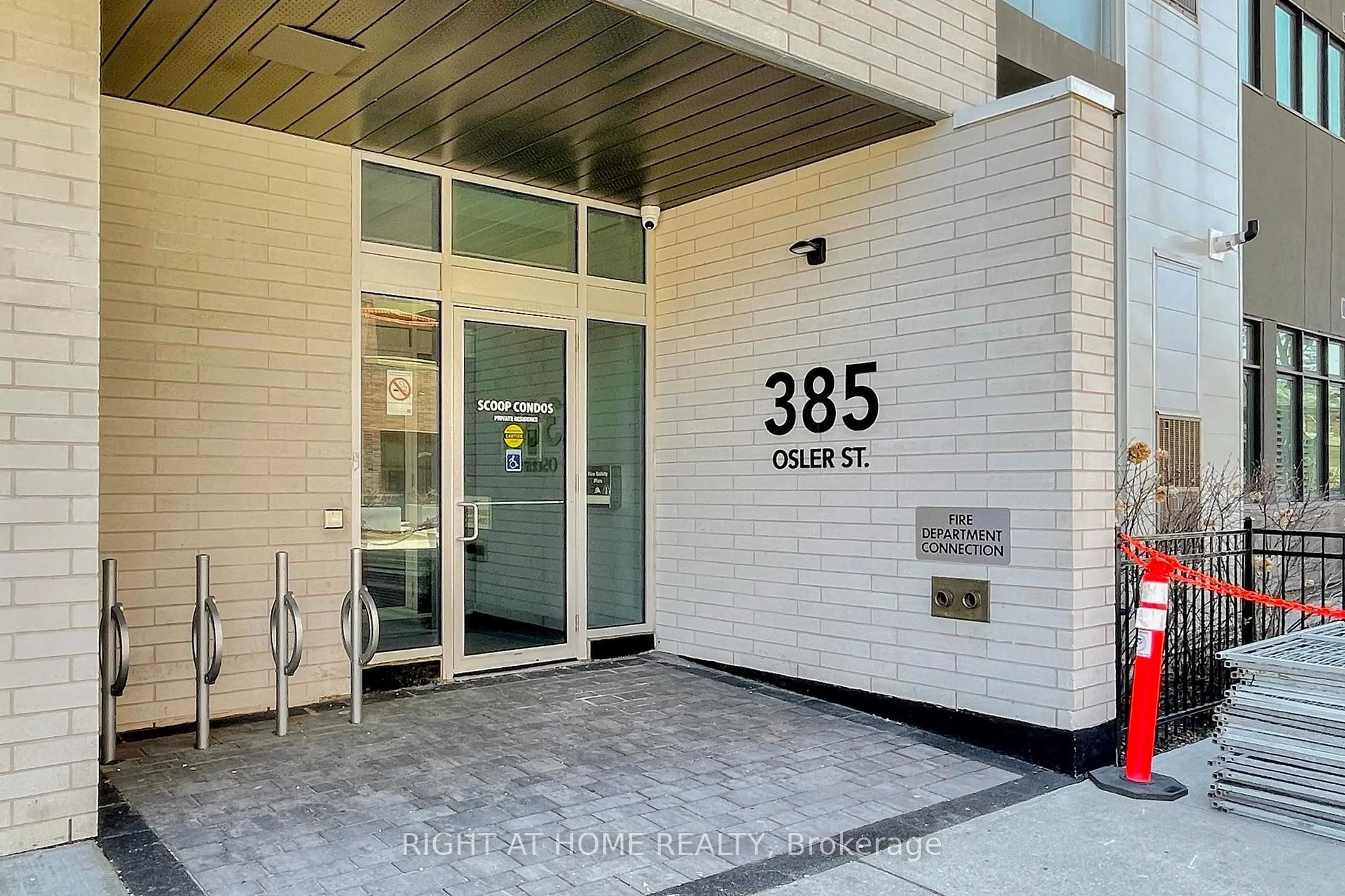 Indoor foyer for 385 Osler St #202, Toronto Ontario M6N 2Z4