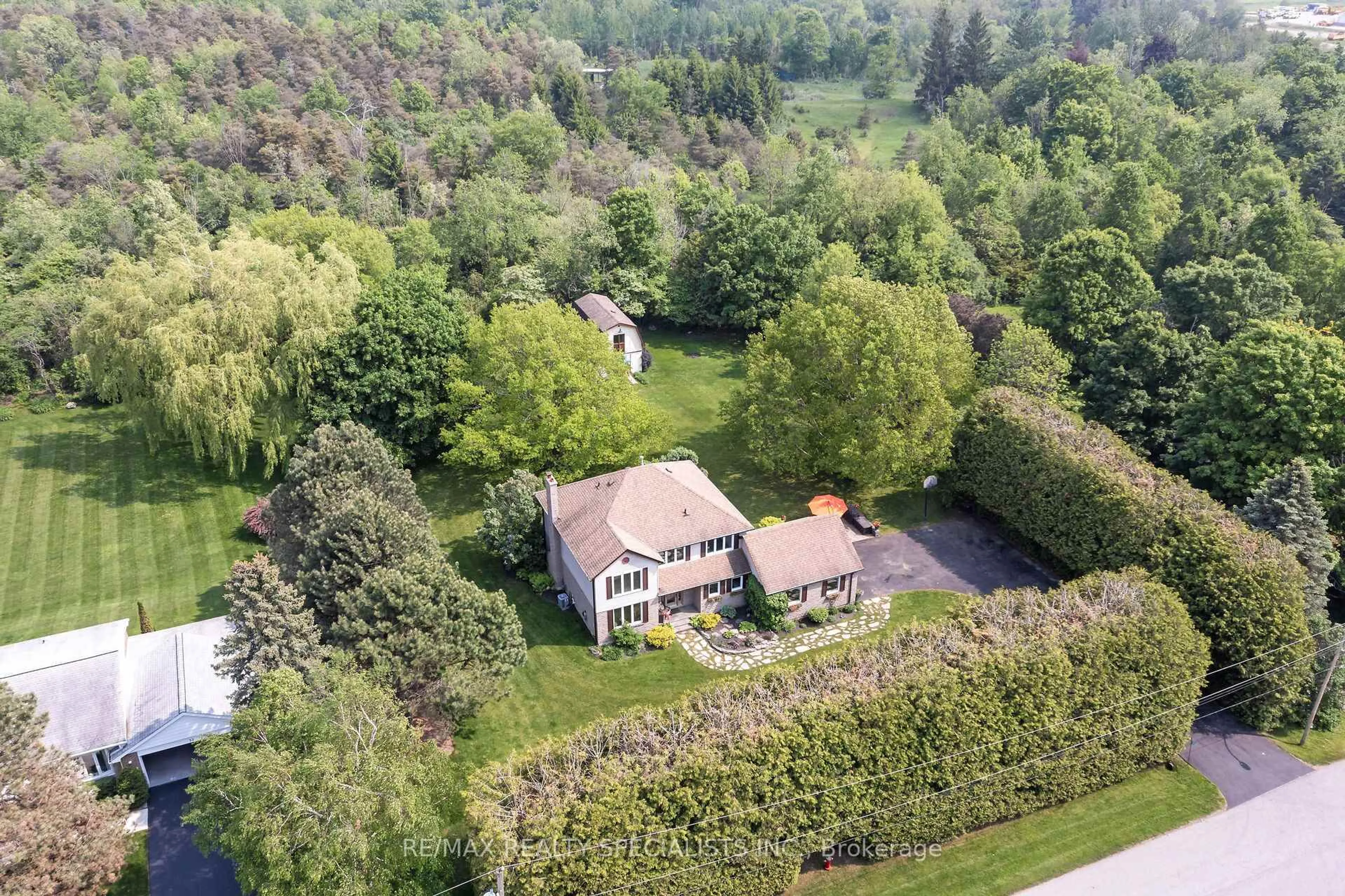 A pic from outside/outdoor area/front of a property/back of a property/a pic from drone, forest/trees view for 30 Autumn Dr, Caledon Ontario L7K 0T8