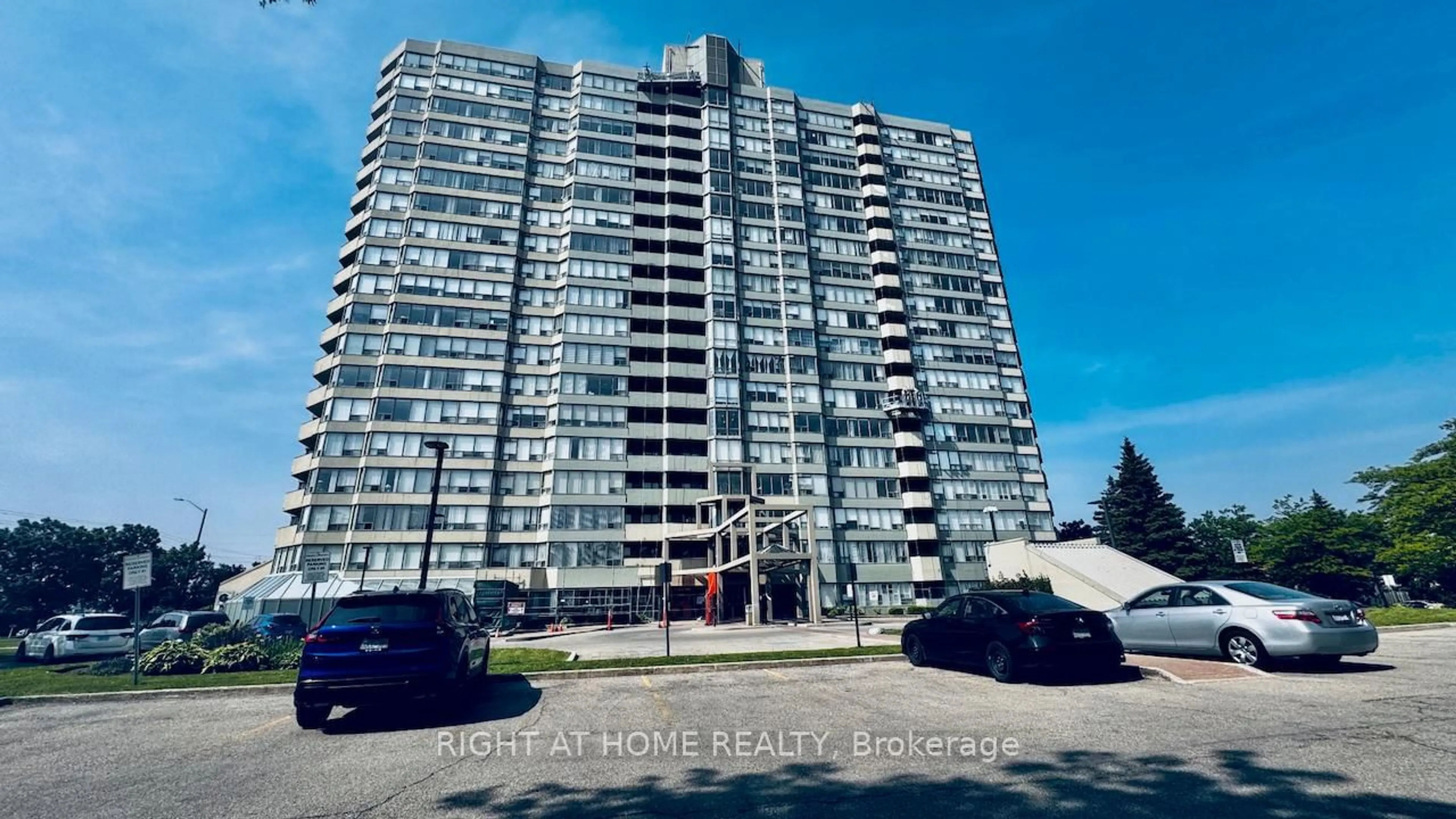 A pic from outside/outdoor area/front of a property/back of a property/a pic from drone, building for 700 Constellation Dr #1805, Mississauga Ontario L5R 3G8
