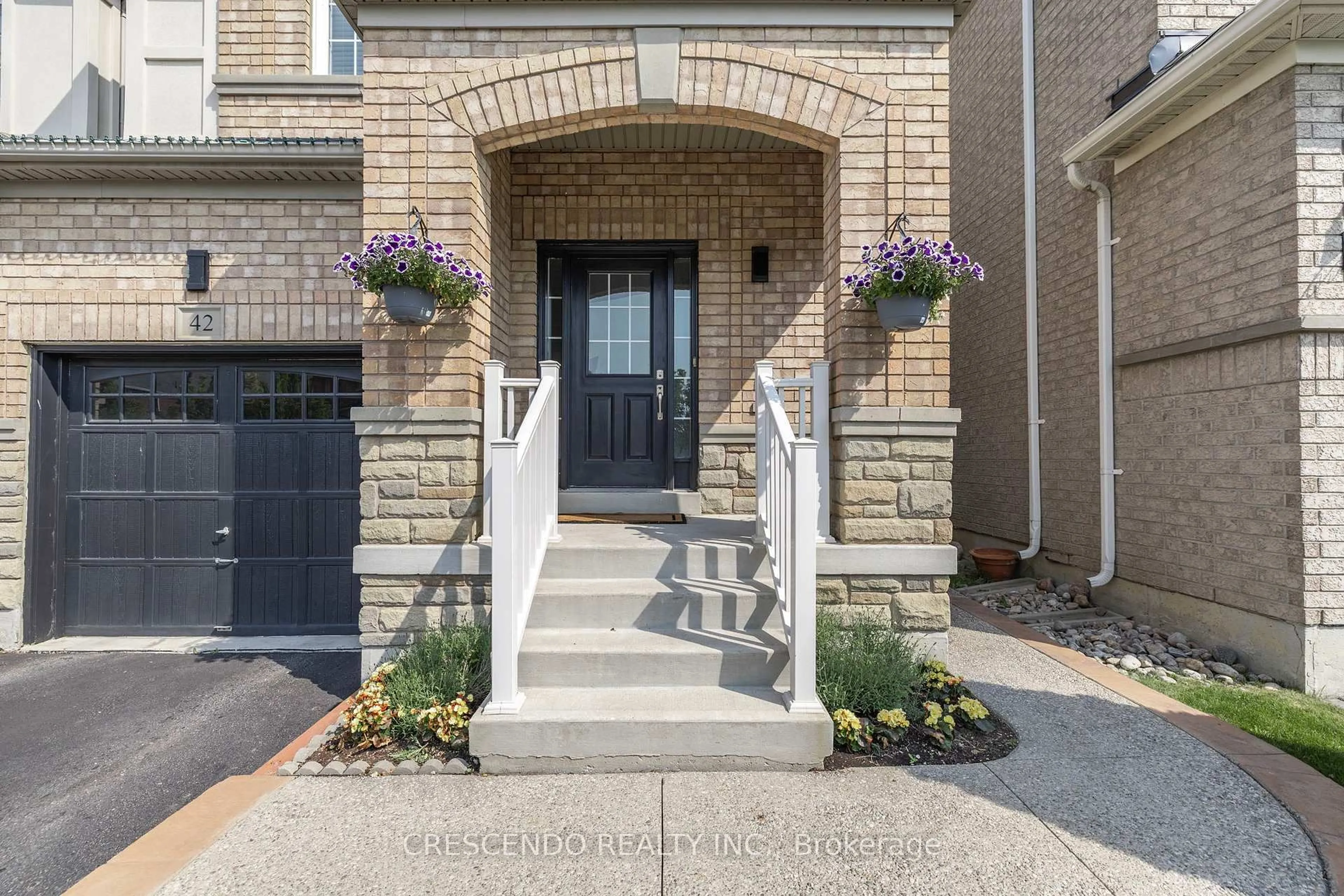 Indoor entryway for 42 Napoleon Cres, Brampton Ontario L6P 3K5