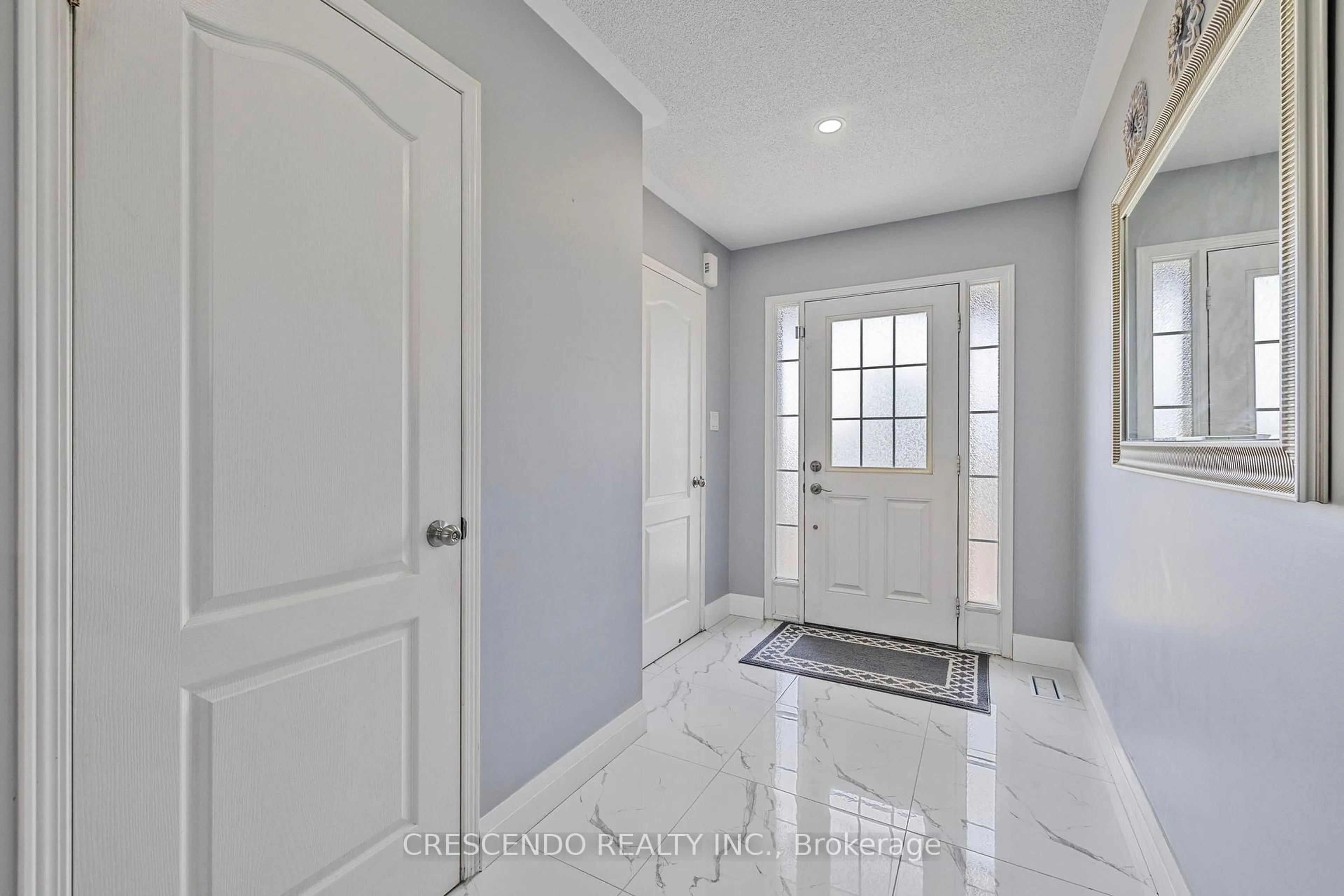 Indoor entryway for 42 Napoleon Cres, Brampton Ontario L6P 3K5