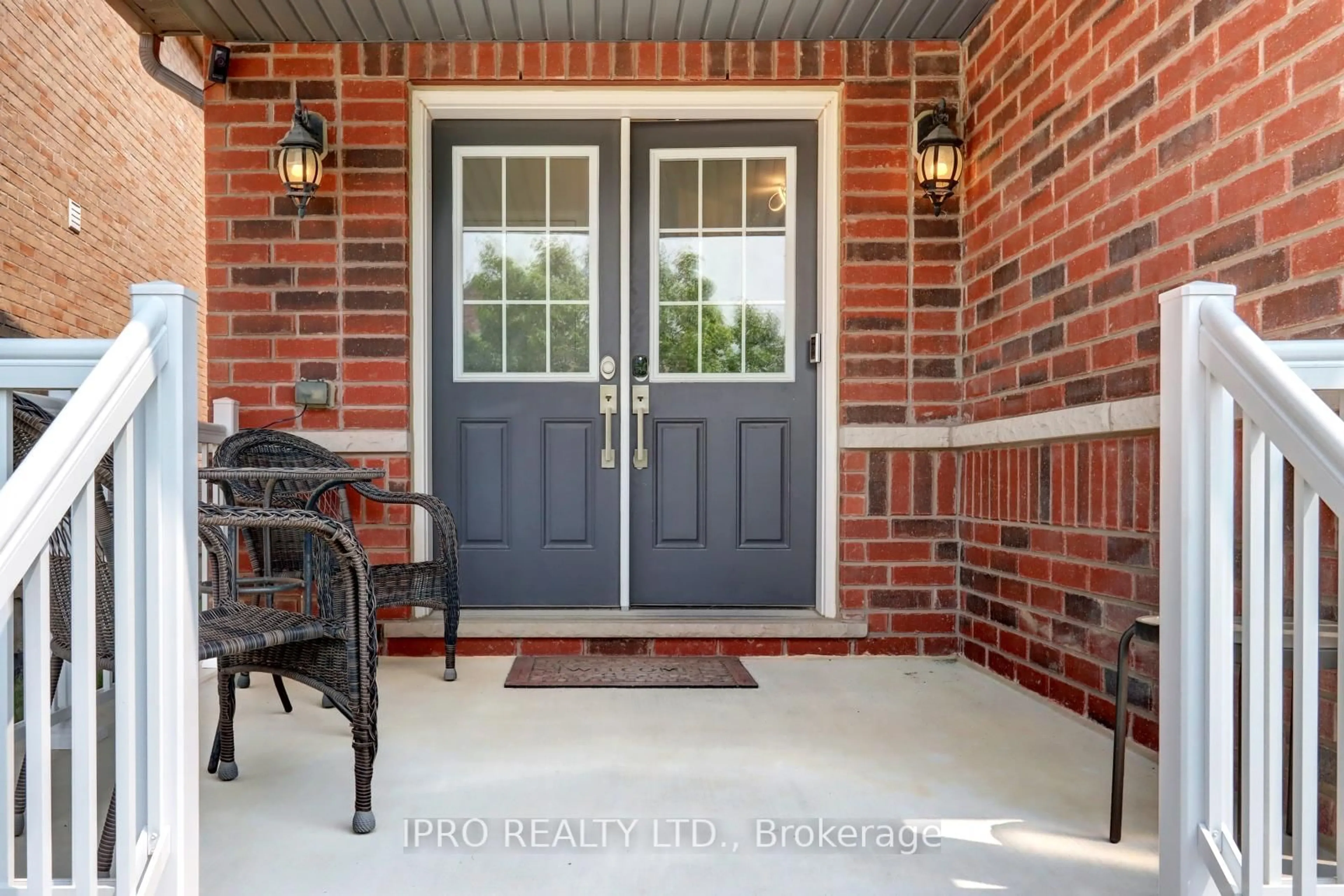 Indoor entryway for 36 Wildflower Lane, Halton Hills Ontario L7G 0H8