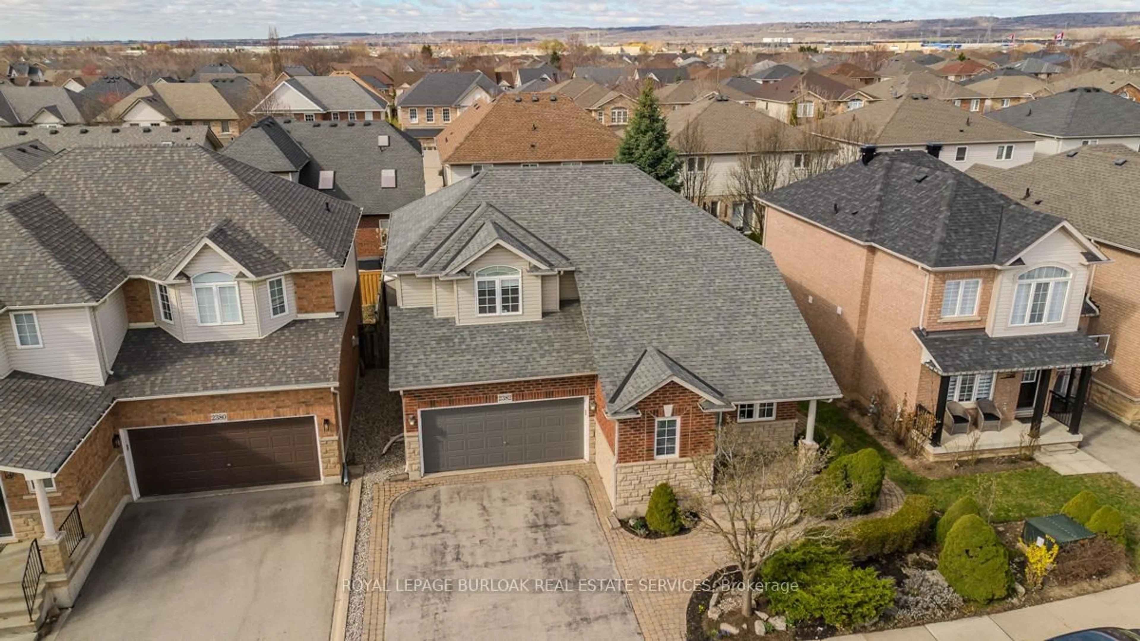 A pic from outside/outdoor area/front of a property/back of a property/a pic from drone, street for 2382 Emerson Dr, Burlington Ontario L7L 7G6