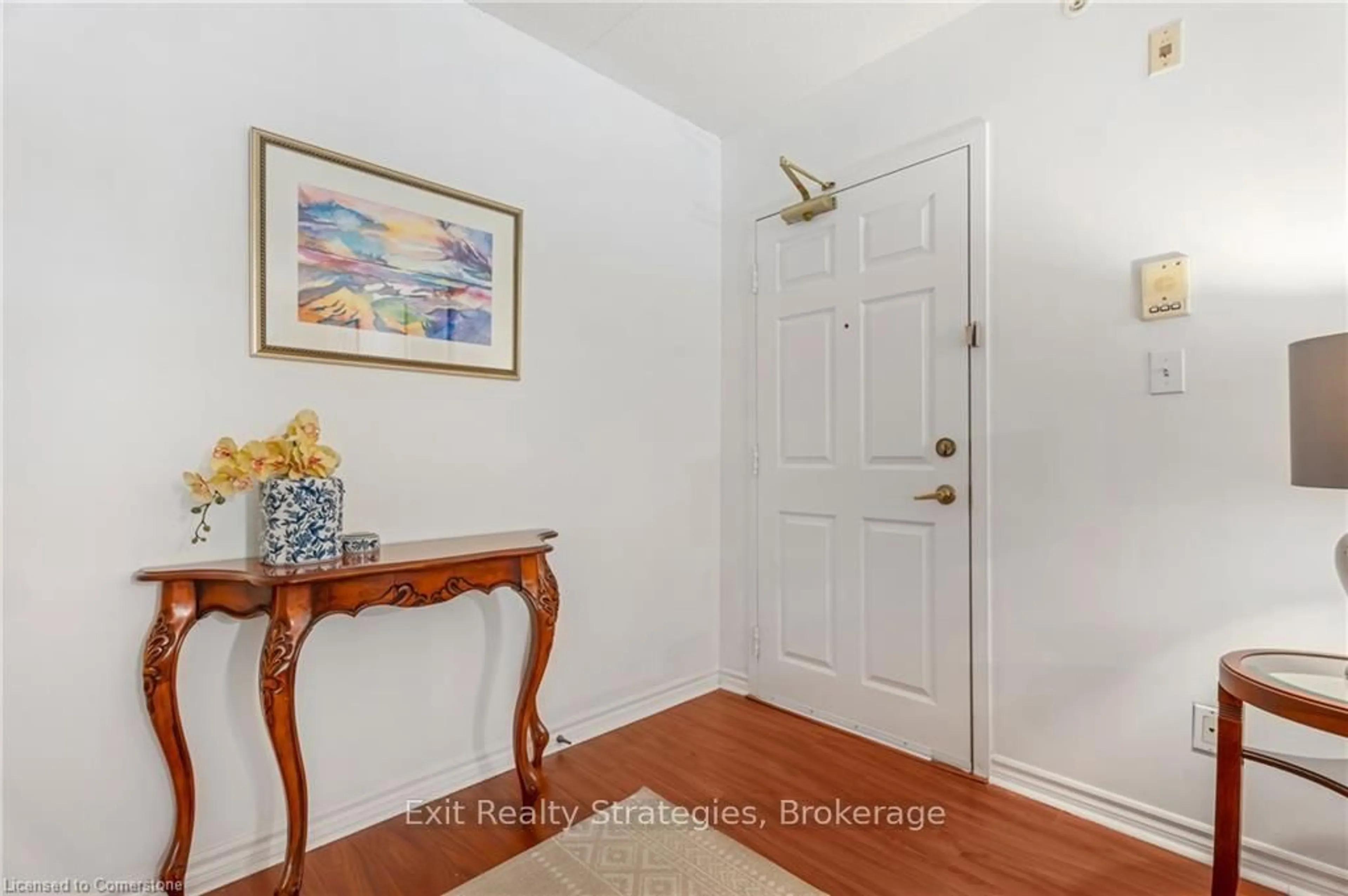 Indoor entryway for 1451 Walker's Line #105, Burlington Ontario L7M 4P1