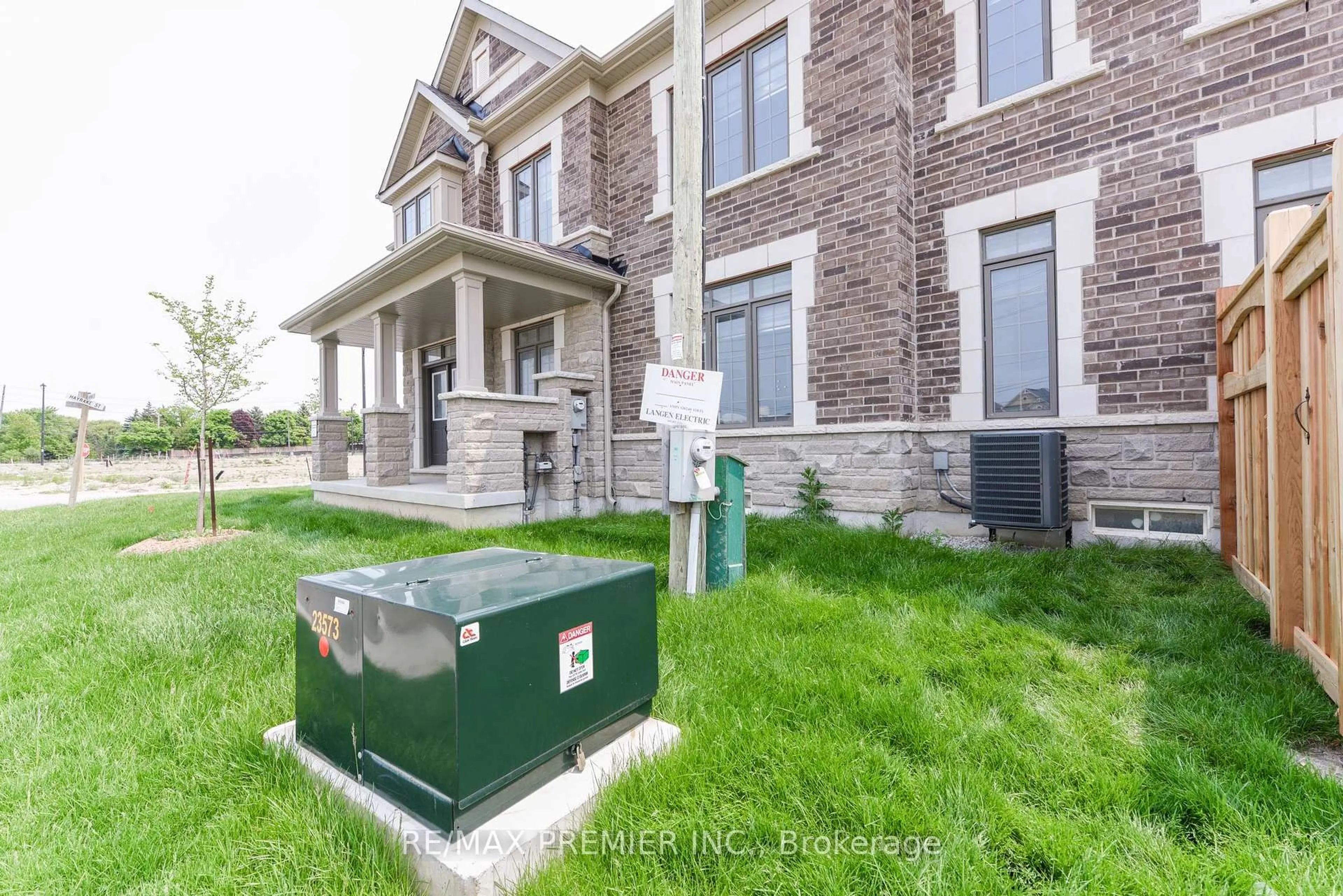 Unknown for 215 Hayrake St, Brampton Ontario L6Z 0A2