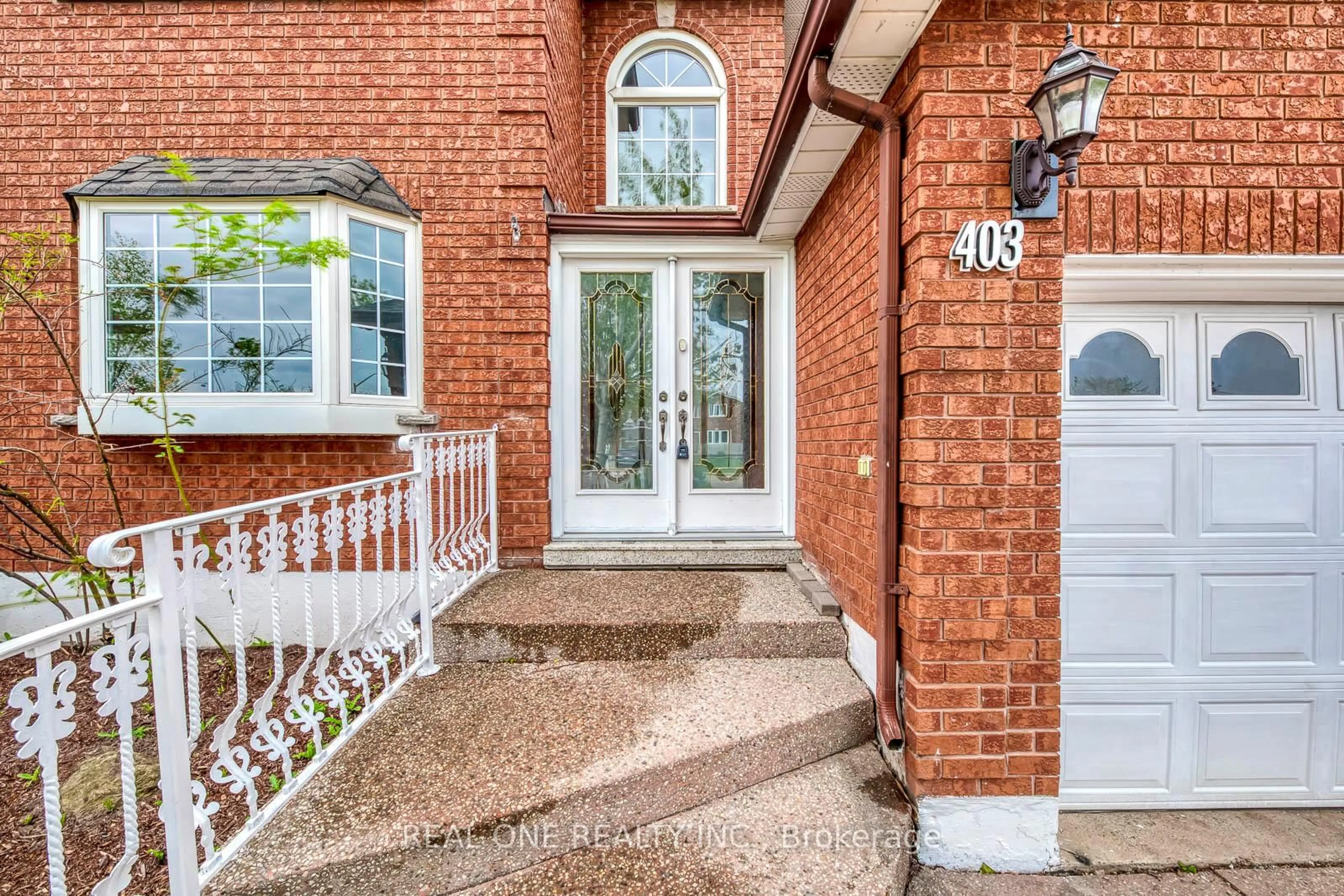 Unknown for 403 Glenashton Dr, Oakville Ontario L6H 4V7