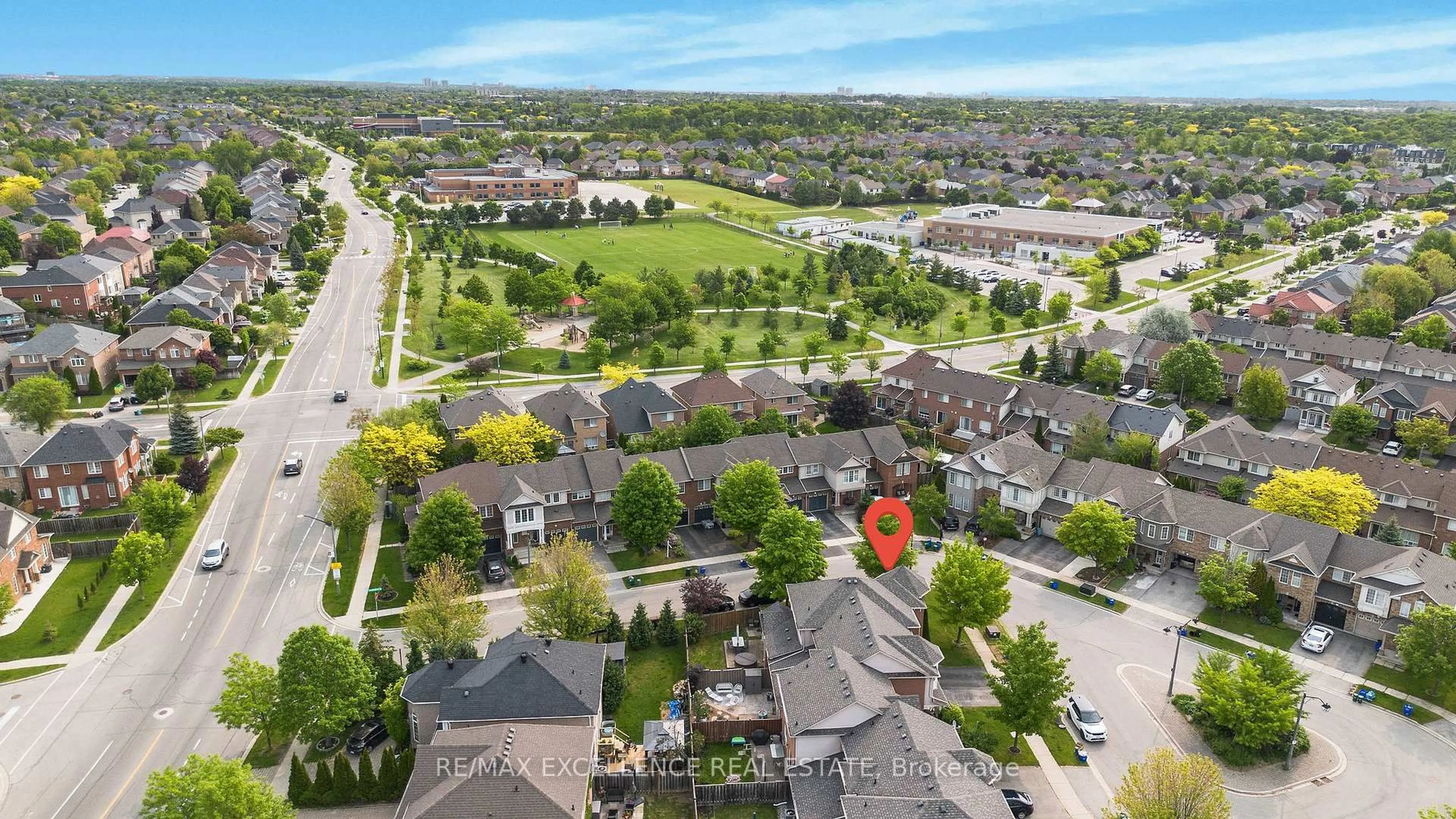 A pic from outside/outdoor area/front of a property/back of a property/a pic from drone, street for 2220 Amberglen Crt, Oakville Ontario L6M 4W8