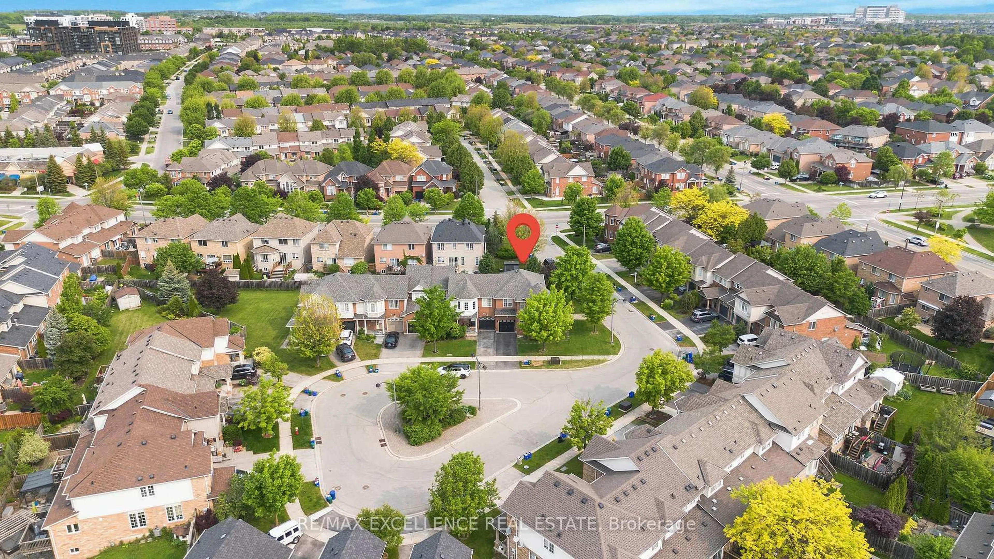 A pic from outside/outdoor area/front of a property/back of a property/a pic from drone, street for 2220 Amberglen Crt, Oakville Ontario L6M 4W8