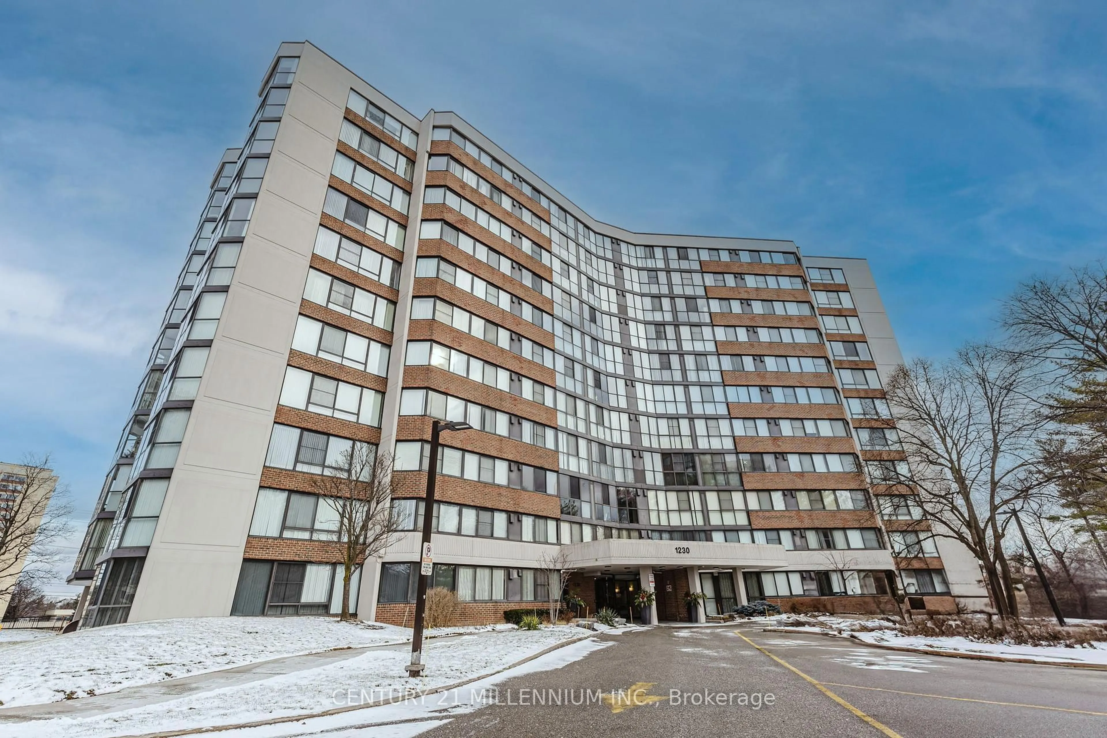 Indoor foyer for 1230 Marlborough Crt #210, Oakville Ontario L6H 3K6